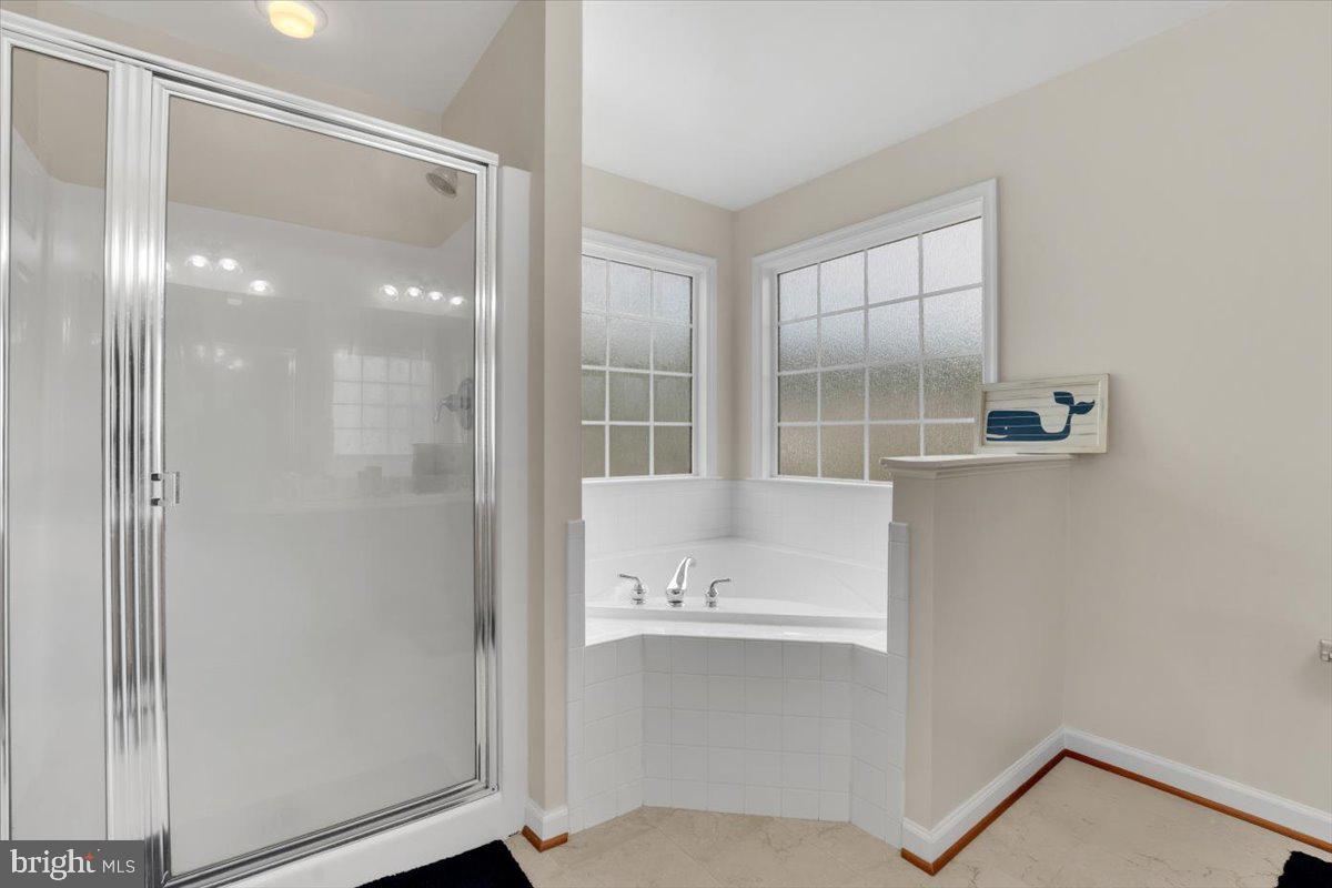 LEE'S CROSSING - Residential Lease