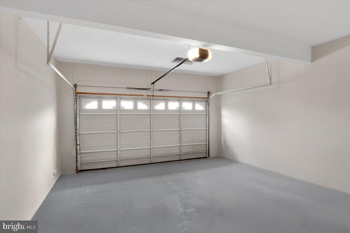 LEE'S CROSSING - Residential Lease