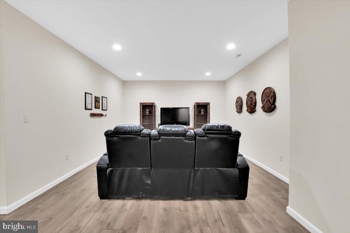 LEE'S CROSSING - Residential Lease