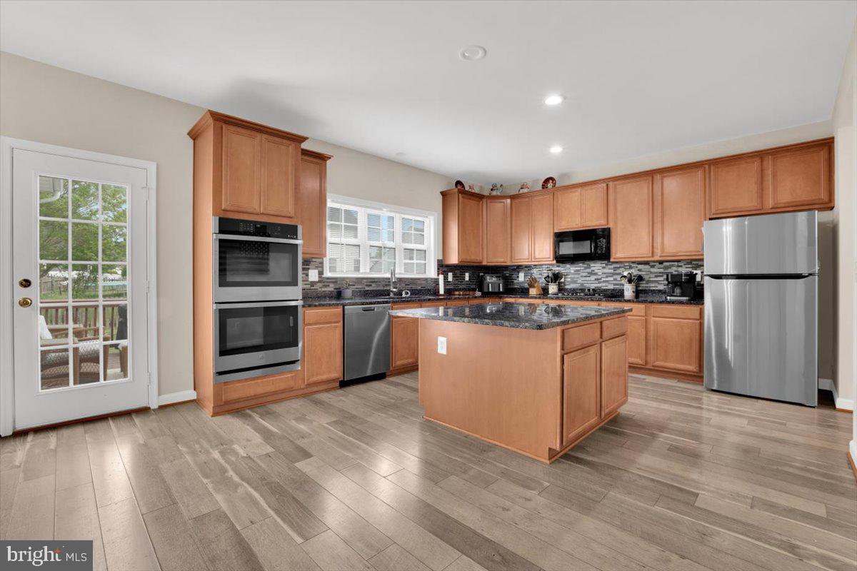 LEE'S CROSSING - Residential Lease