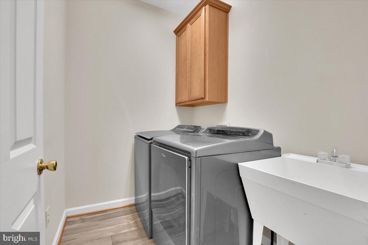 LEE'S CROSSING - Residential Lease