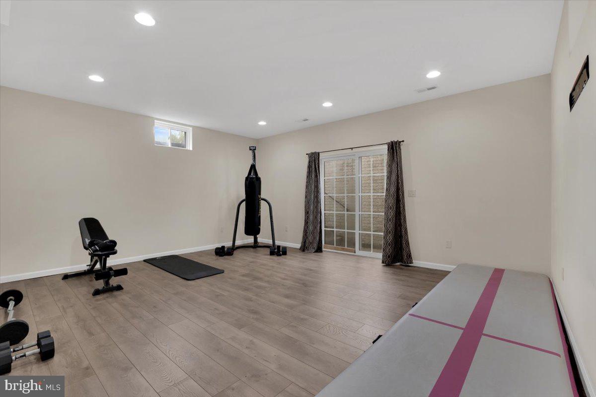 LEE'S CROSSING - Residential Lease