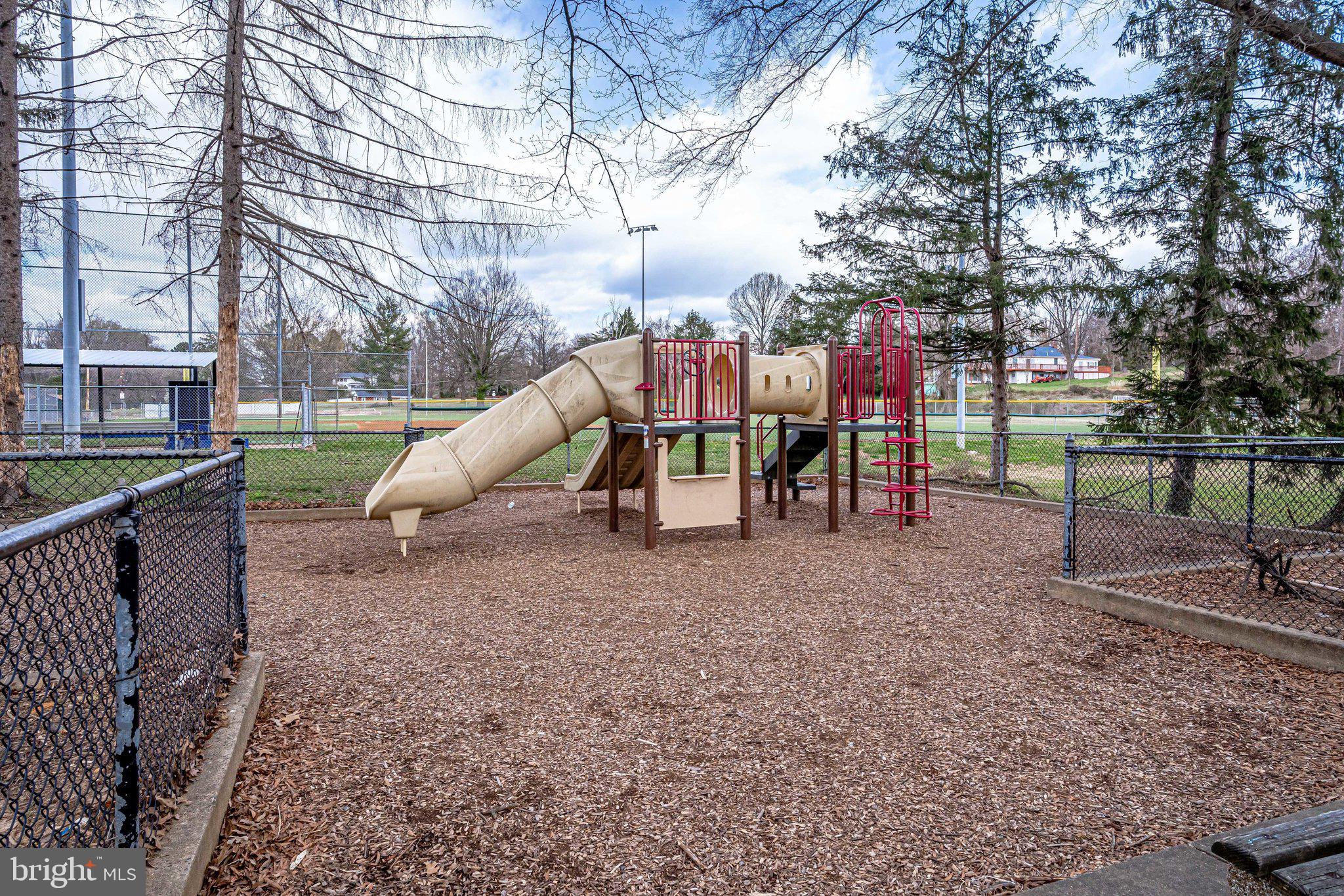 PINECREST HEIGHTS - Residential