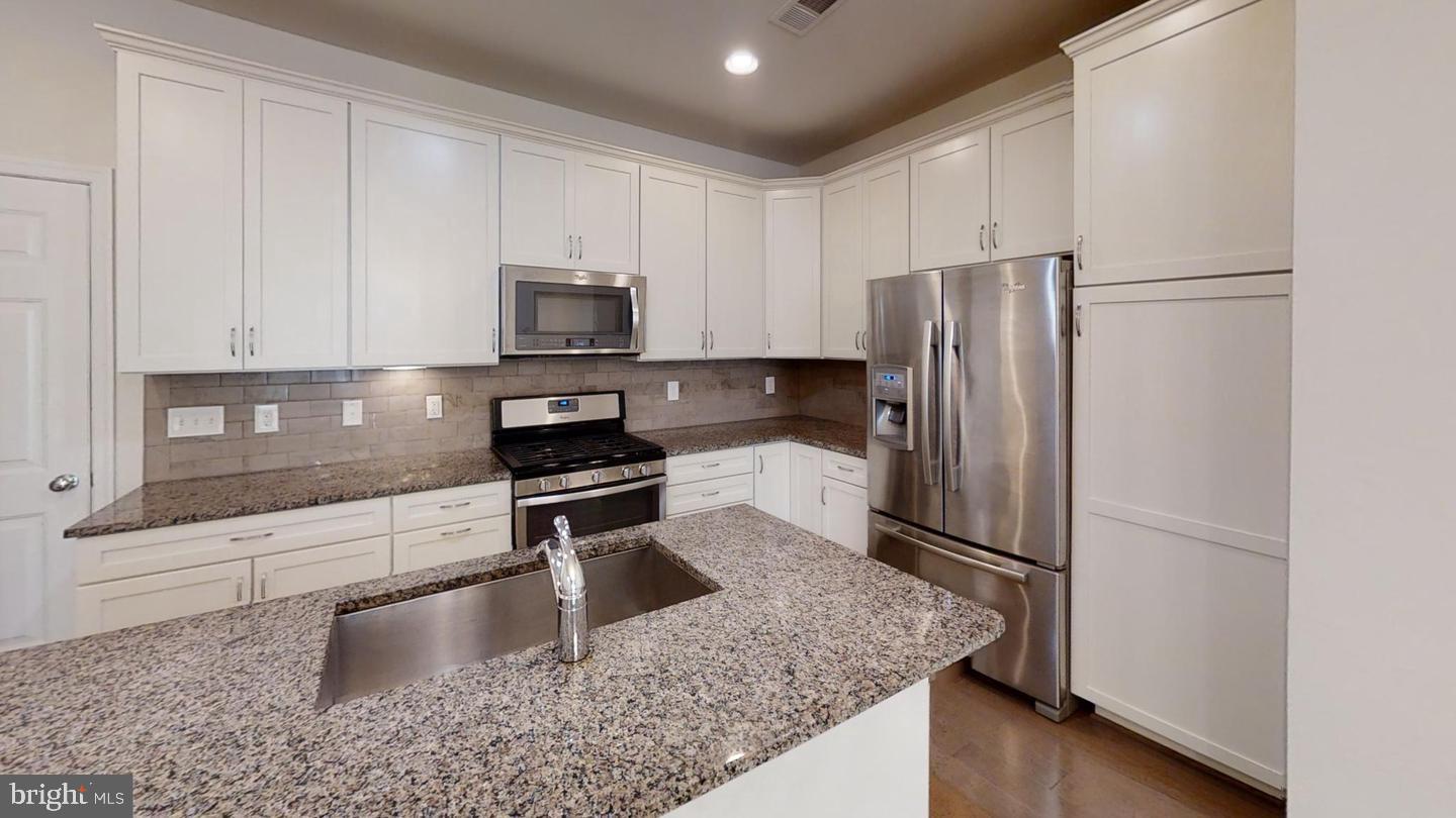 GOOSE CREEK VILLAGE - Residential Lease