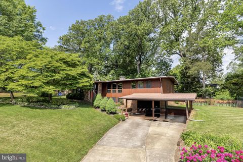 Photo of 3018 Pine Spring Road, FALLS CHURCH, VA 22042 (MLS # VAFX2310394)