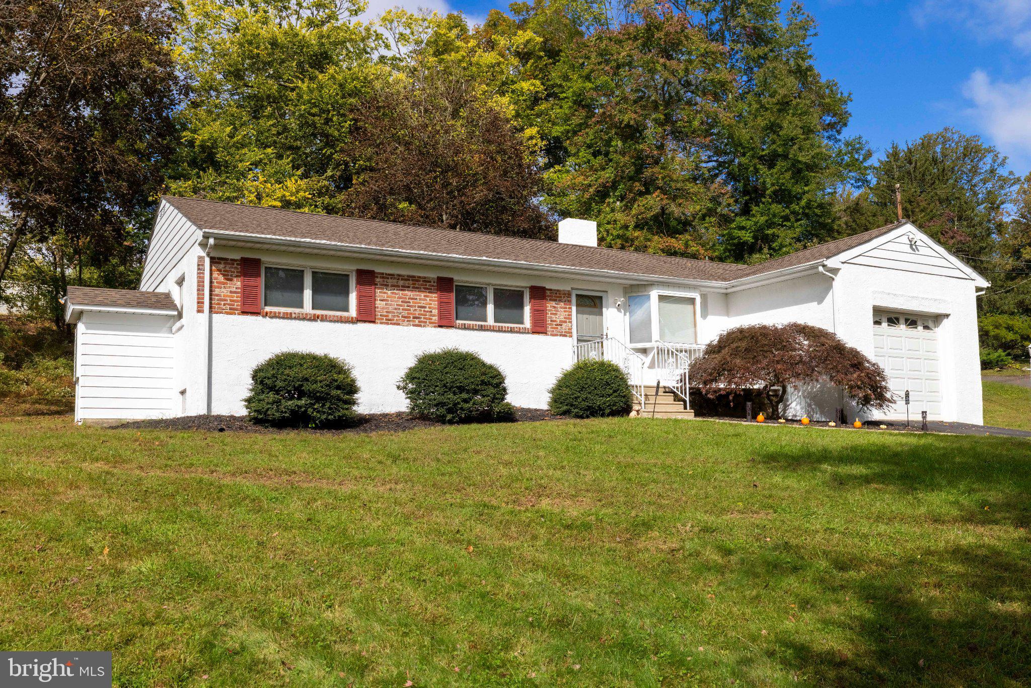 883 STEVENS LANE