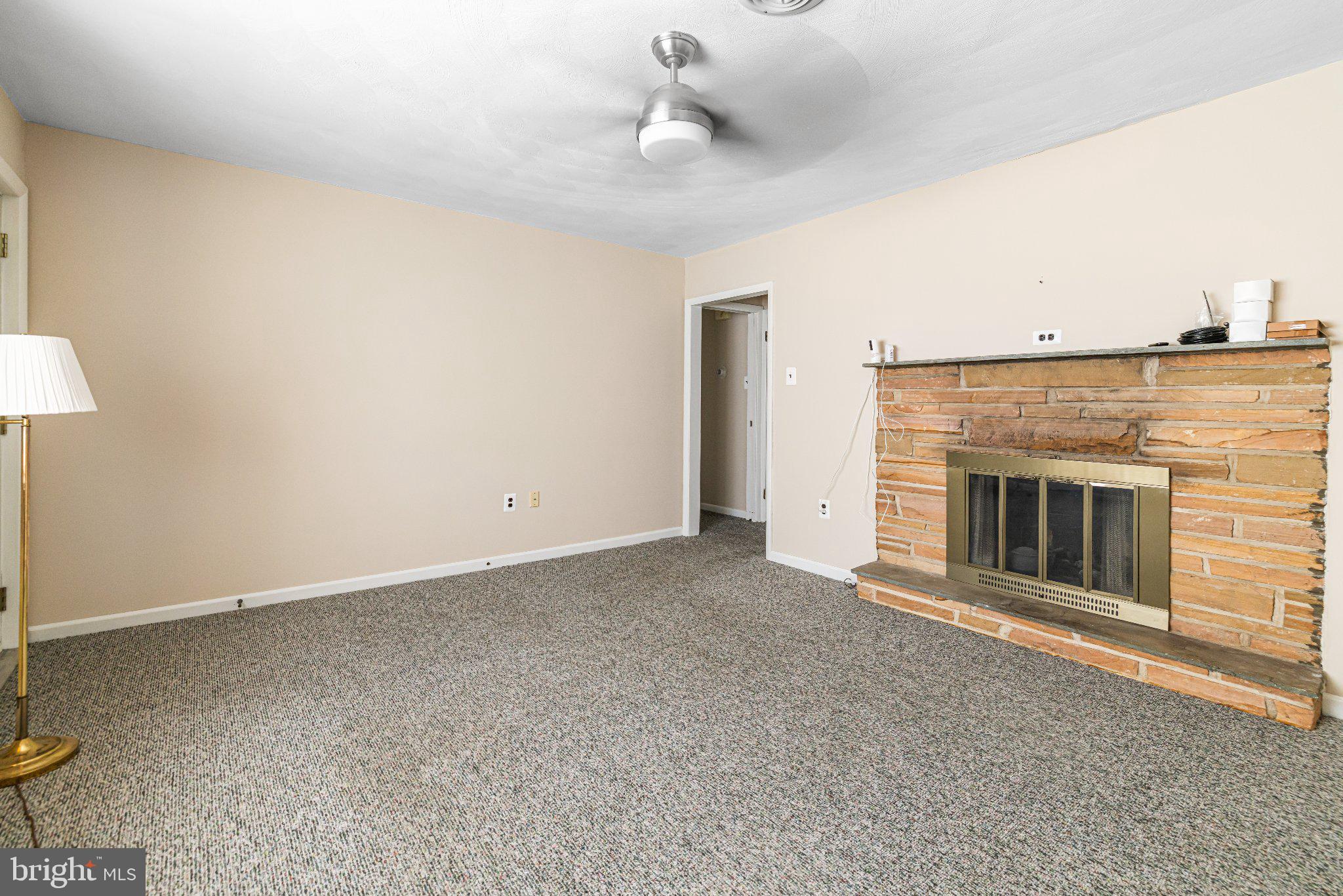 883 STEVENS LANE