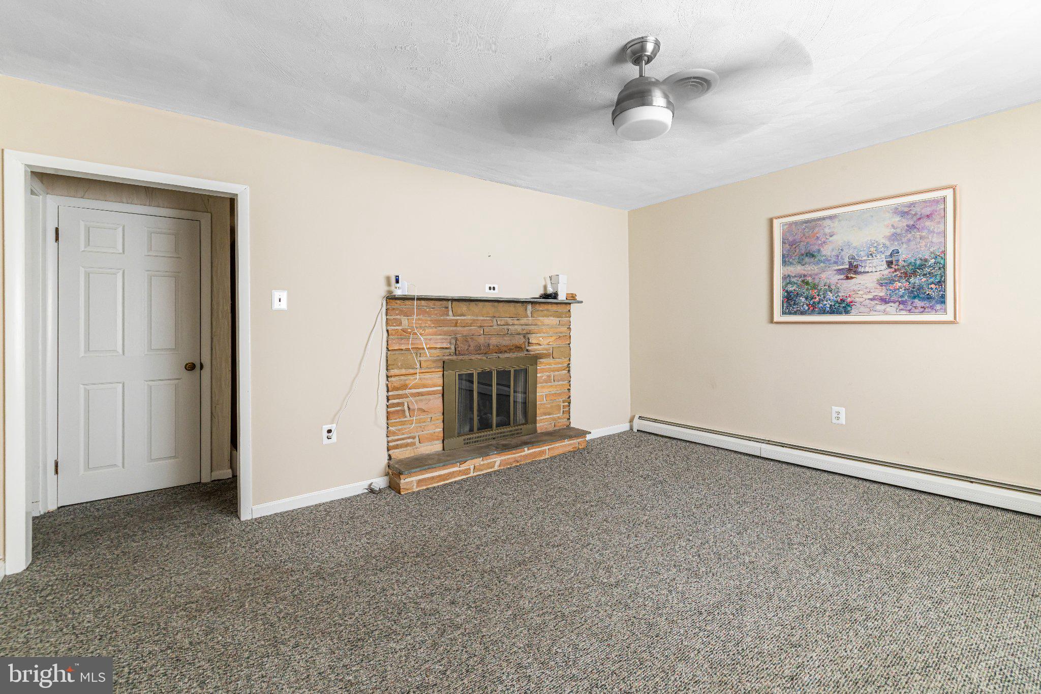 883 STEVENS LANE