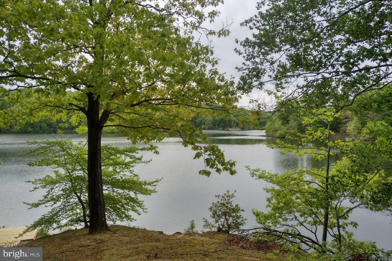 NOMINI CLIFFS - Land