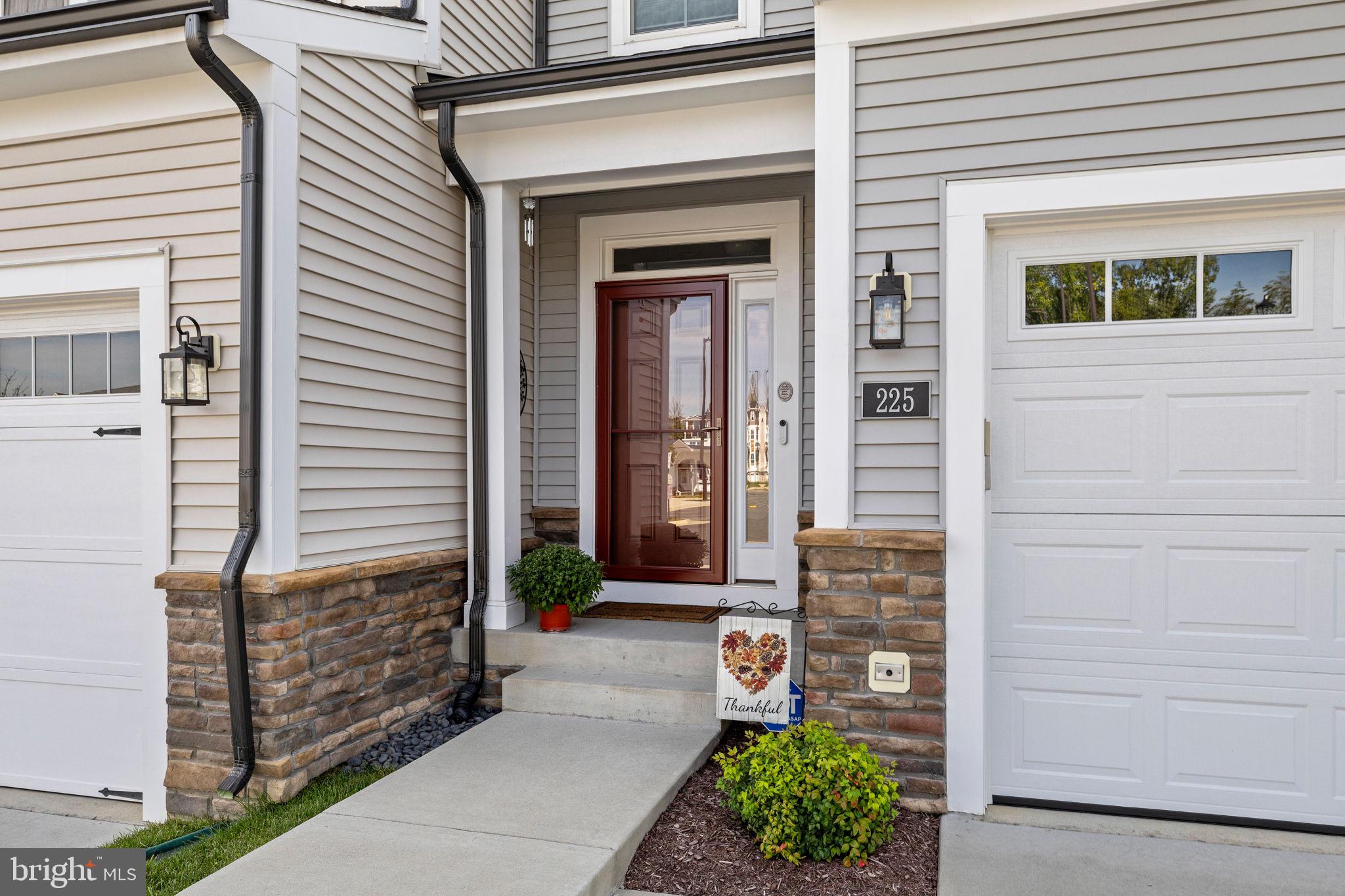 225 SMOKEBUSH DRIVE