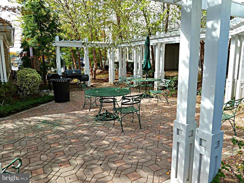 GATES OF FAIR LAKES - Residential Lease