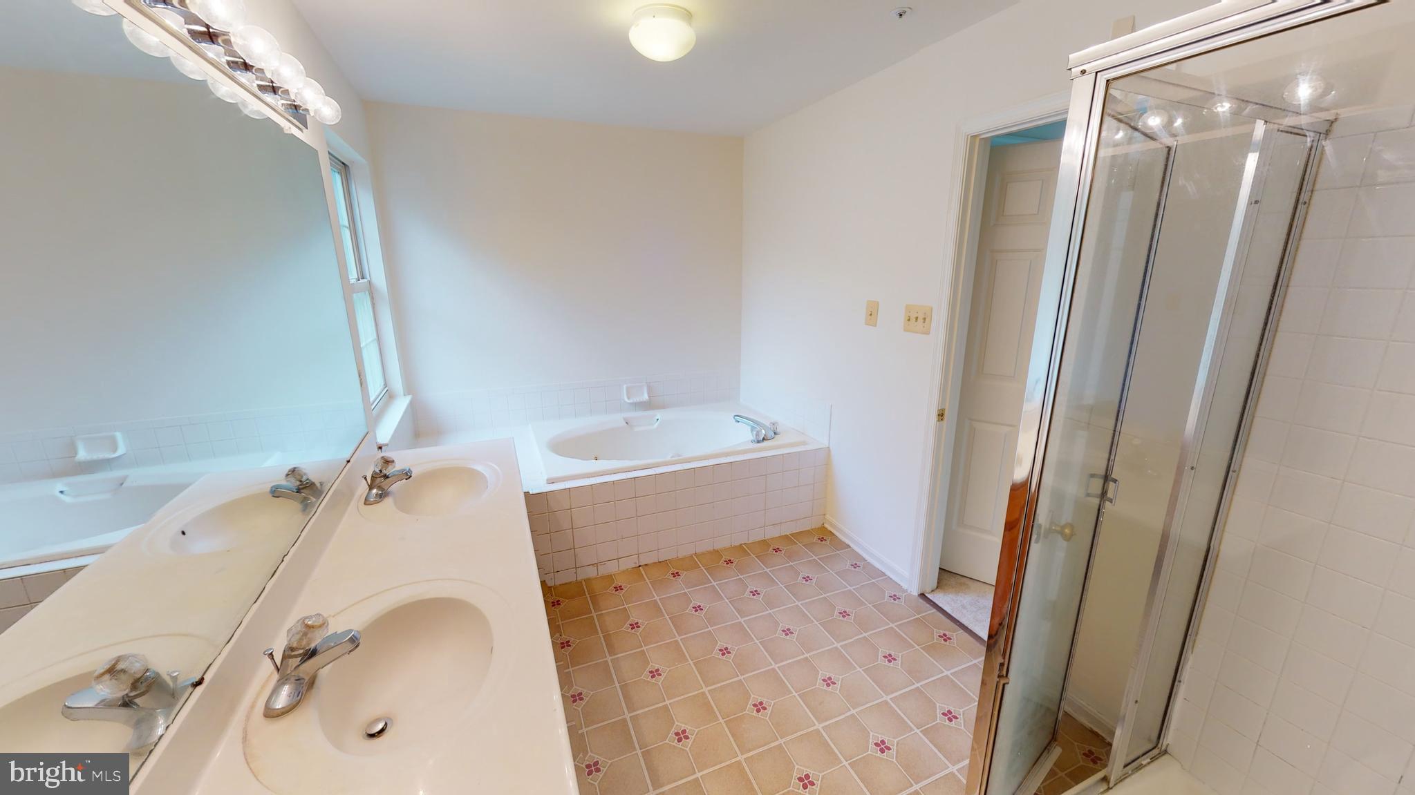 LARGO WOODS - Residential