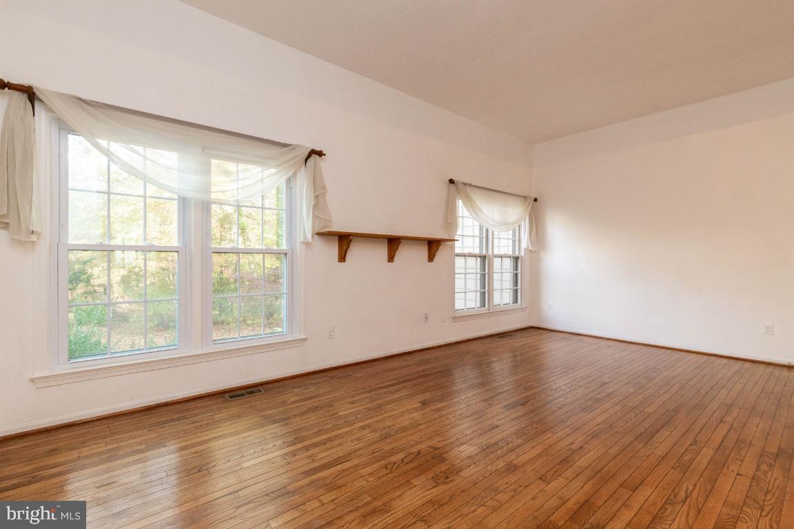 RESTON - Residential