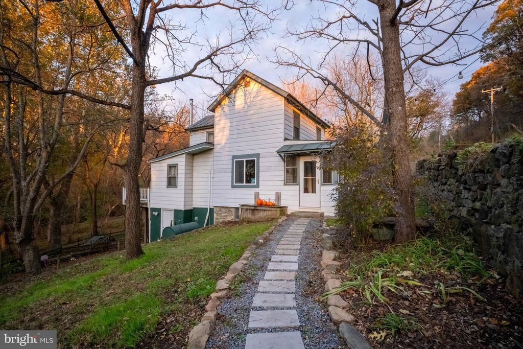 Photo of 33563 Snickersville Turnpike, BLUEMONT, VA 20135 (MLS # VALO2110424)