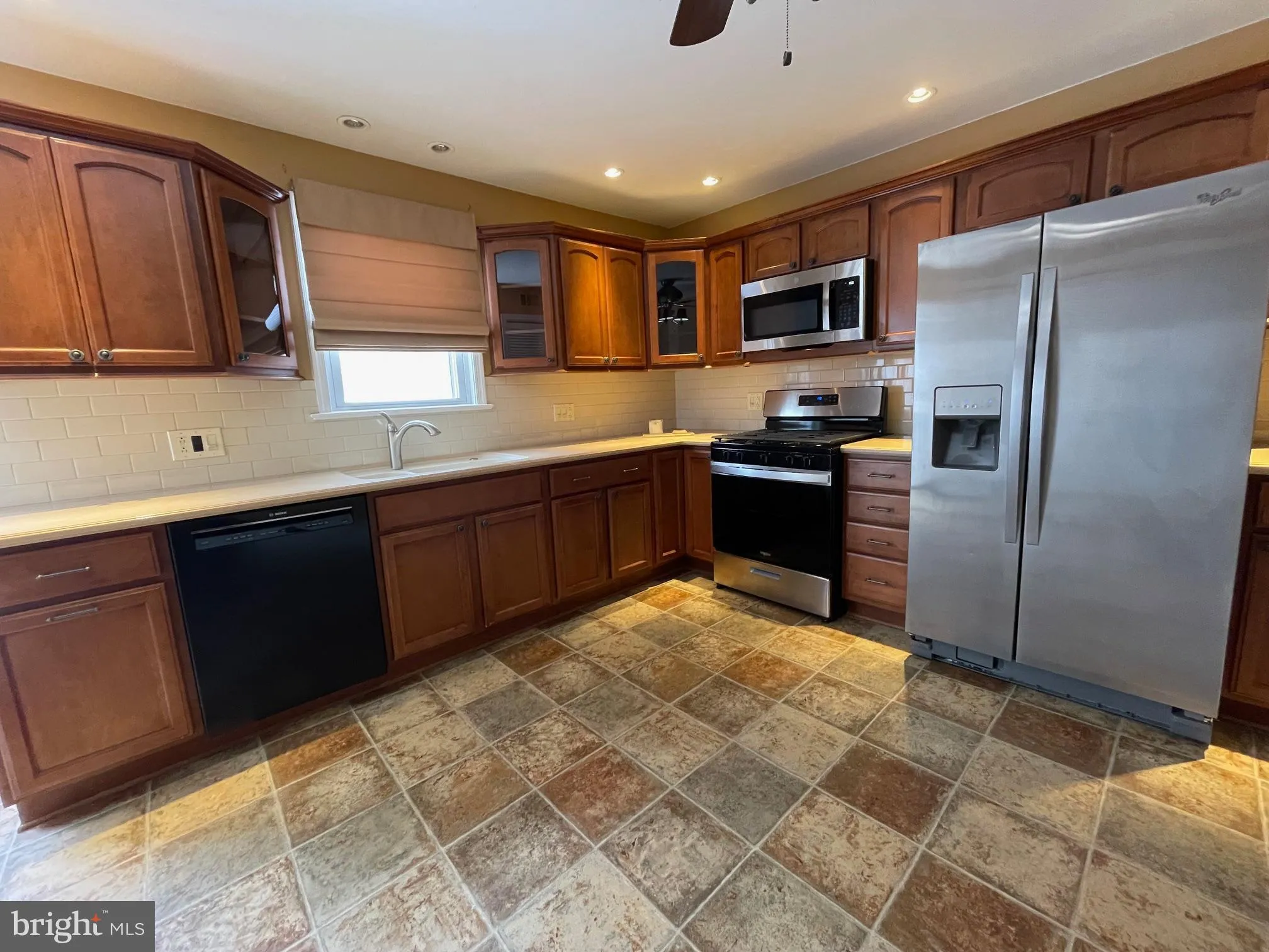 Pennsville, New Jersey 08070, United States, 4 Bedrooms Bedrooms, ,2 BathroomsBathrooms,Residential,Pending,15694