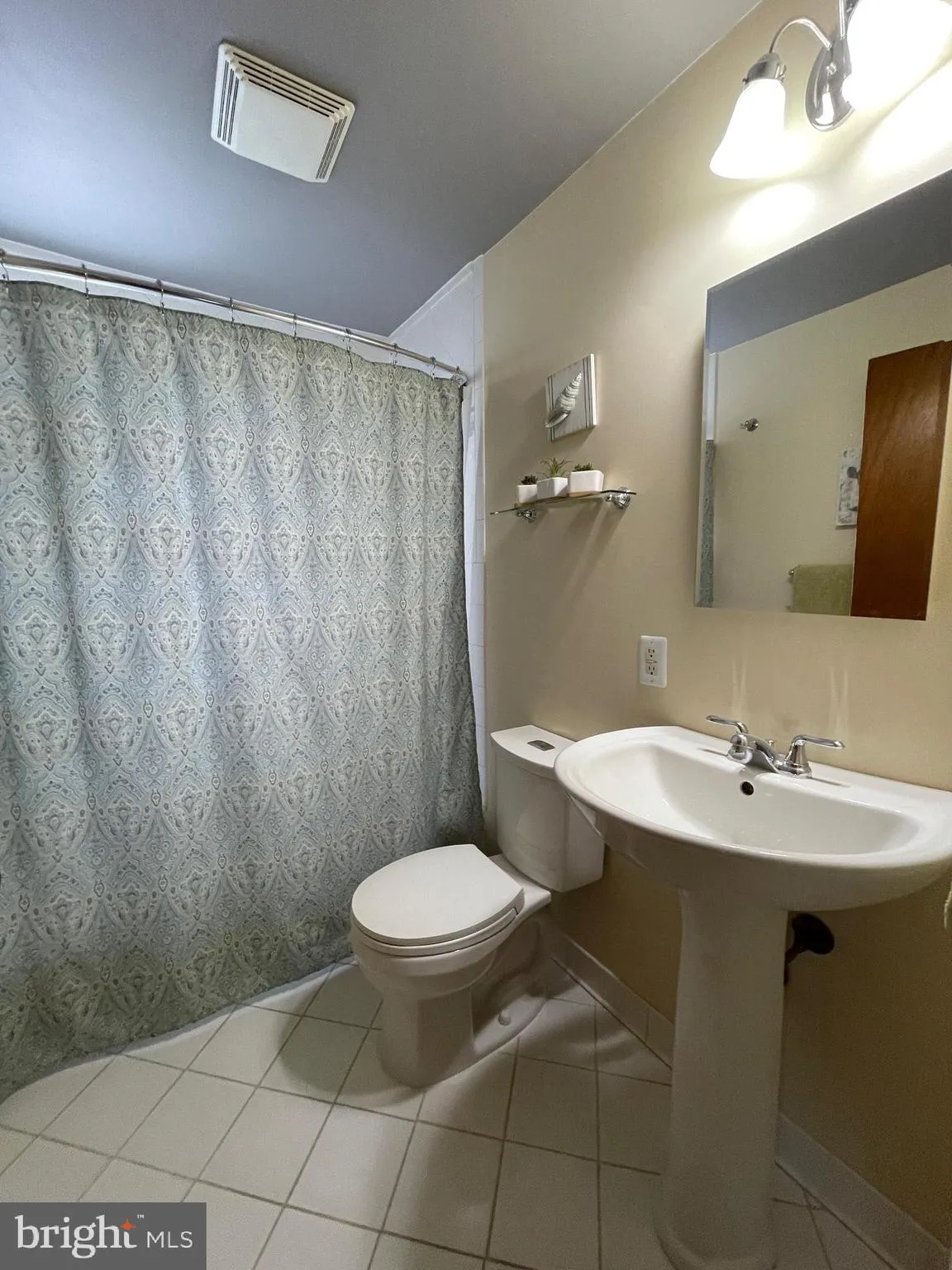 Pennsville, New Jersey 08070, United States, 4 Bedrooms Bedrooms, ,2 BathroomsBathrooms,Residential,Pending,15694