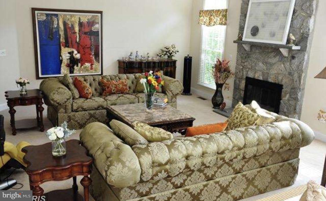 CARIS GLENNE - Residential Lease