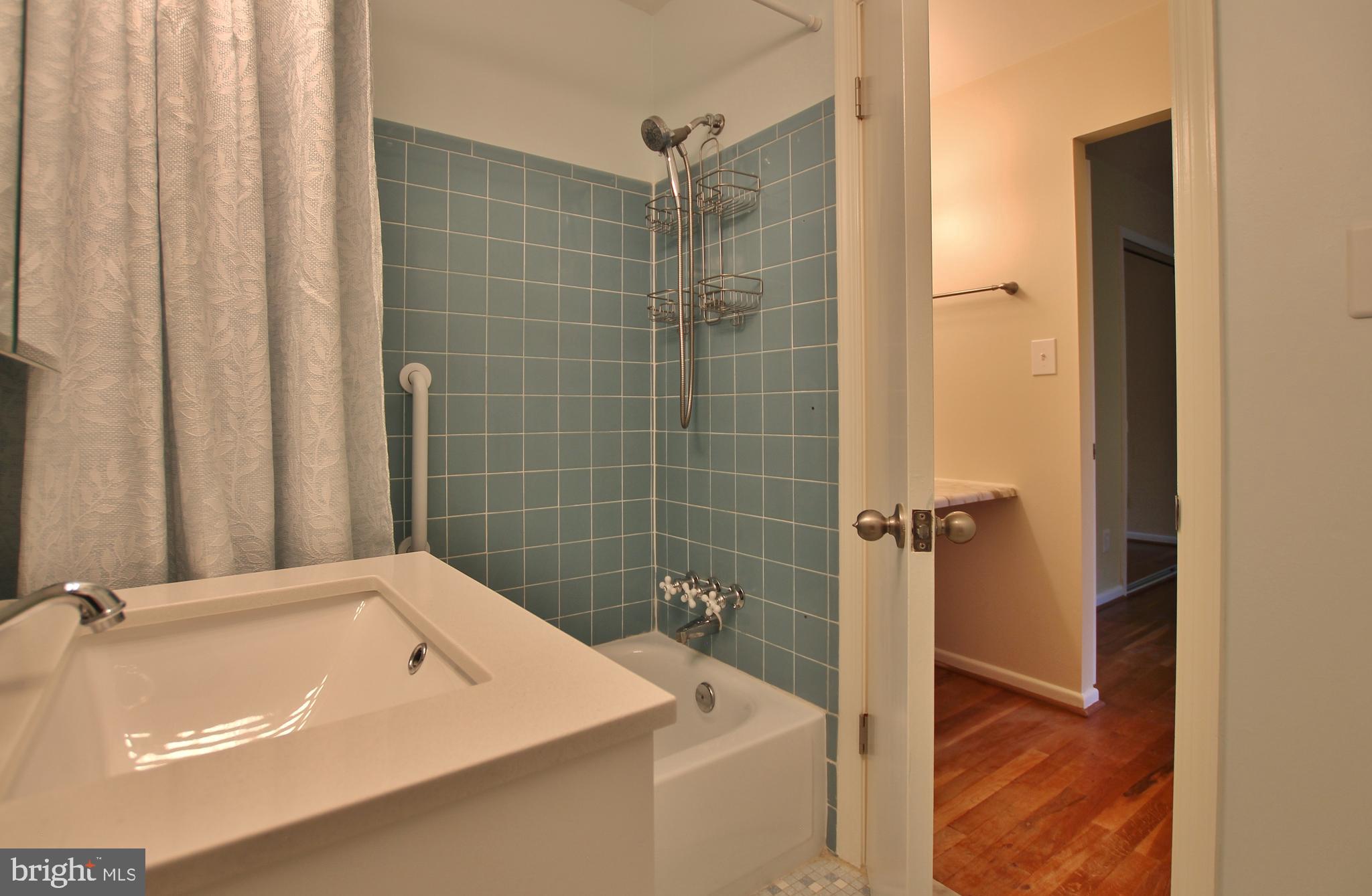 LAKE BRADDOCK - Residential Lease