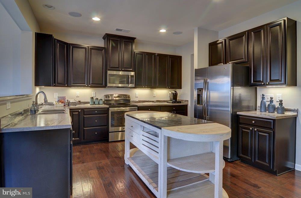 SCENIC MANOR - Residential