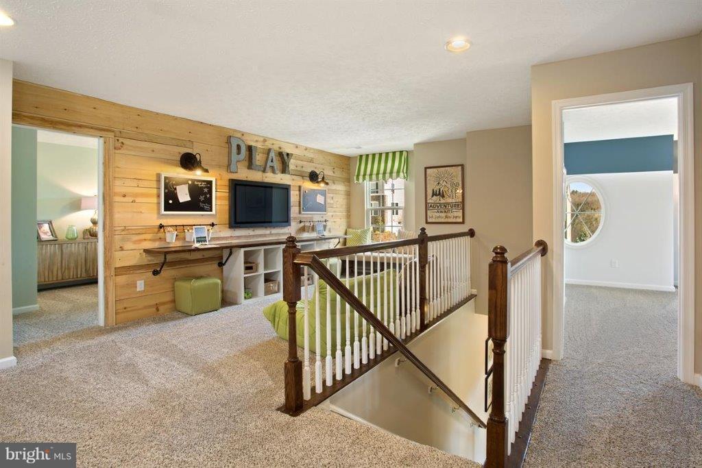 SCENIC MANOR - Residential