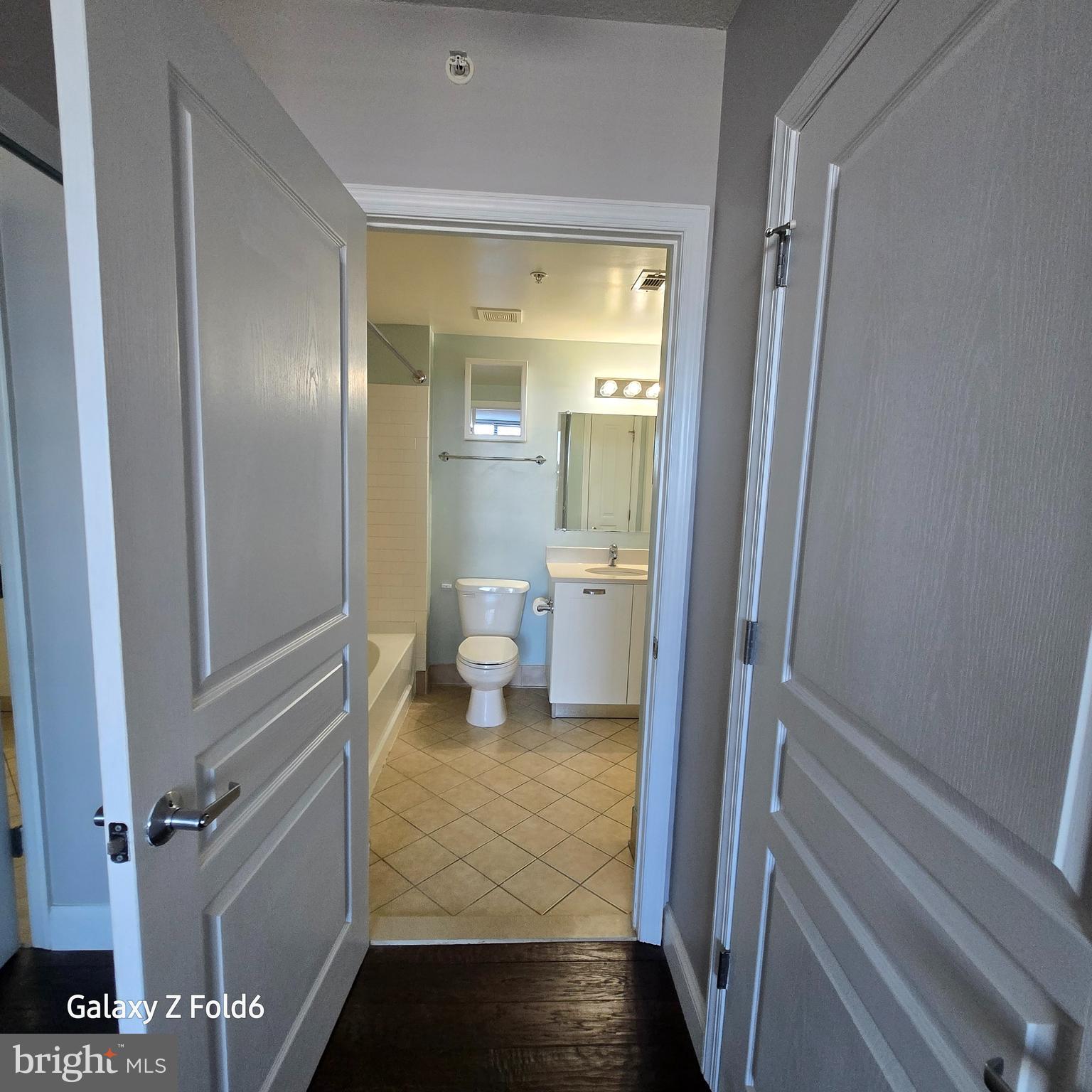 MIDTOWN ALEXANDRIA STATION CONDOMINIUM - Residential Lease