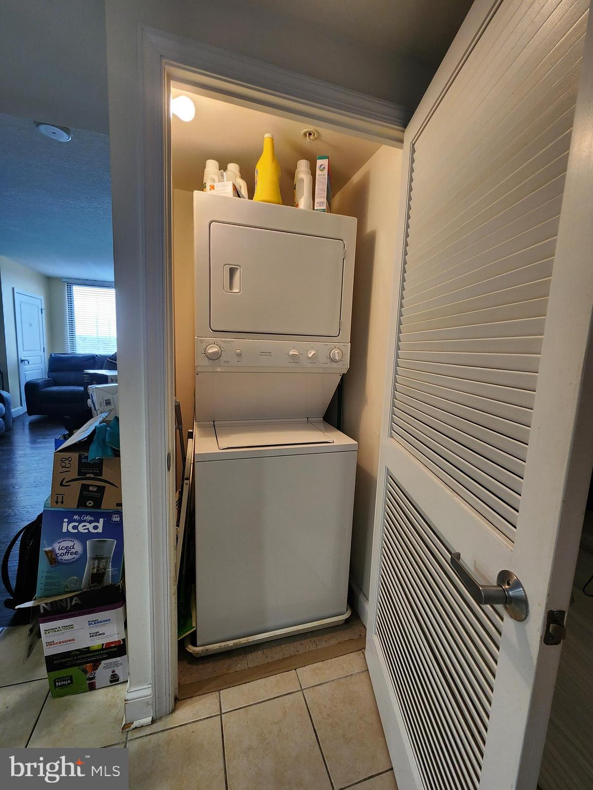 MIDTOWN ALEXANDRIA STATION CONDOMINIUM - Residential Lease