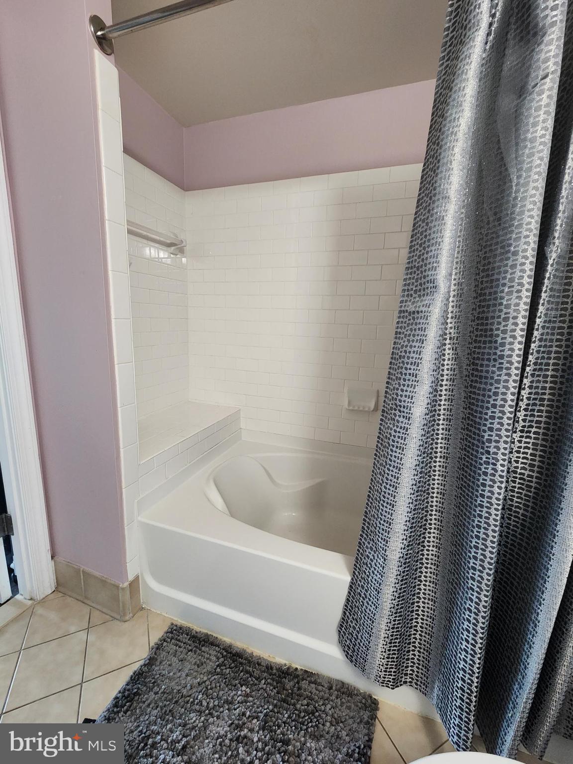 MIDTOWN ALEXANDRIA STATION CONDOMINIUM - Residential Lease