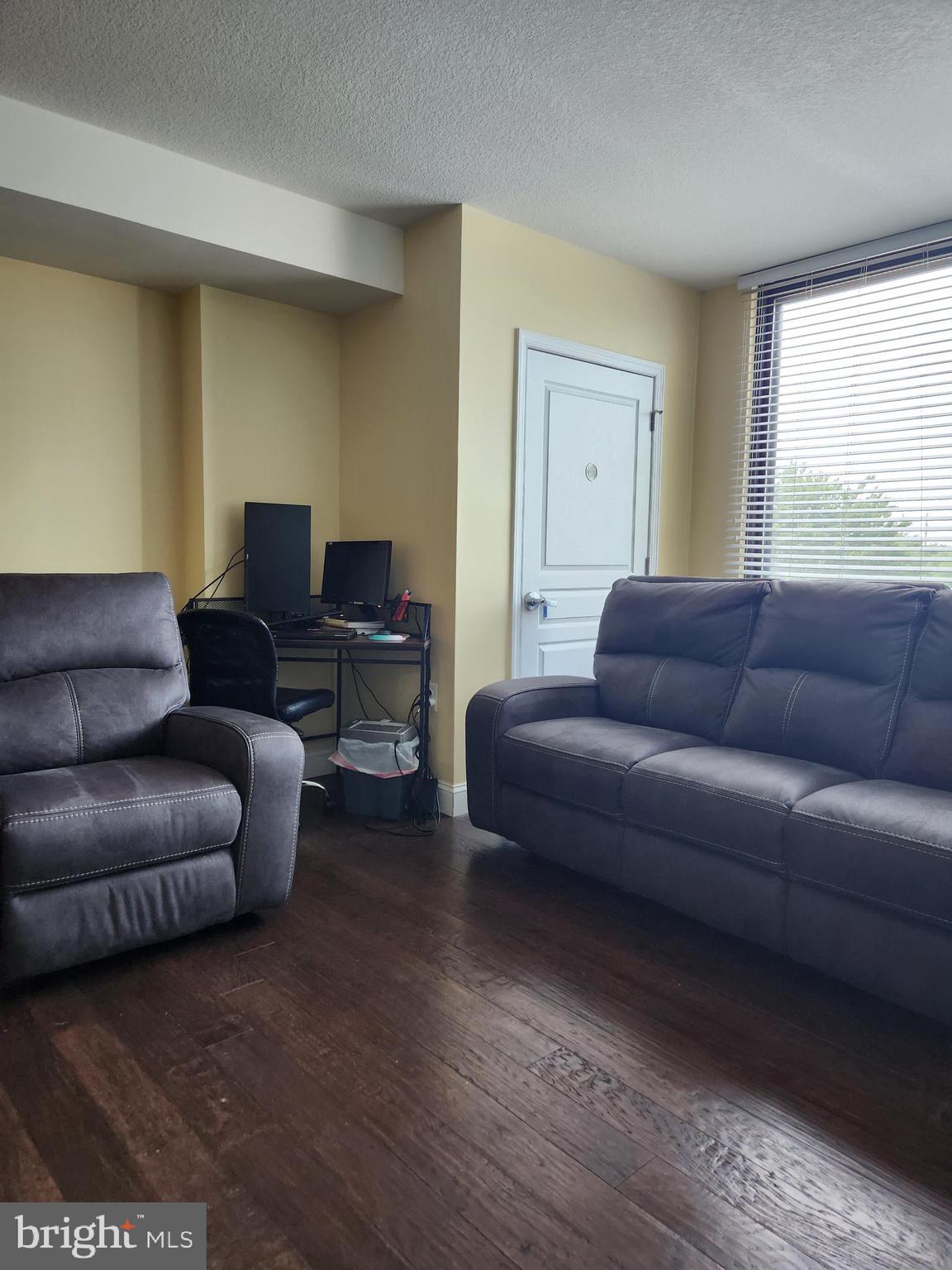 MIDTOWN ALEXANDRIA STATION CONDOMINIUM - Residential Lease