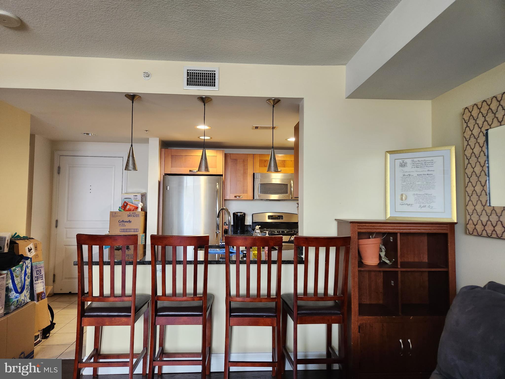 MIDTOWN ALEXANDRIA STATION CONDOMINIUM - Residential Lease