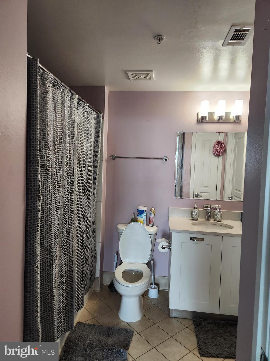 MIDTOWN ALEXANDRIA STATION CONDOMINIUM - Residential Lease