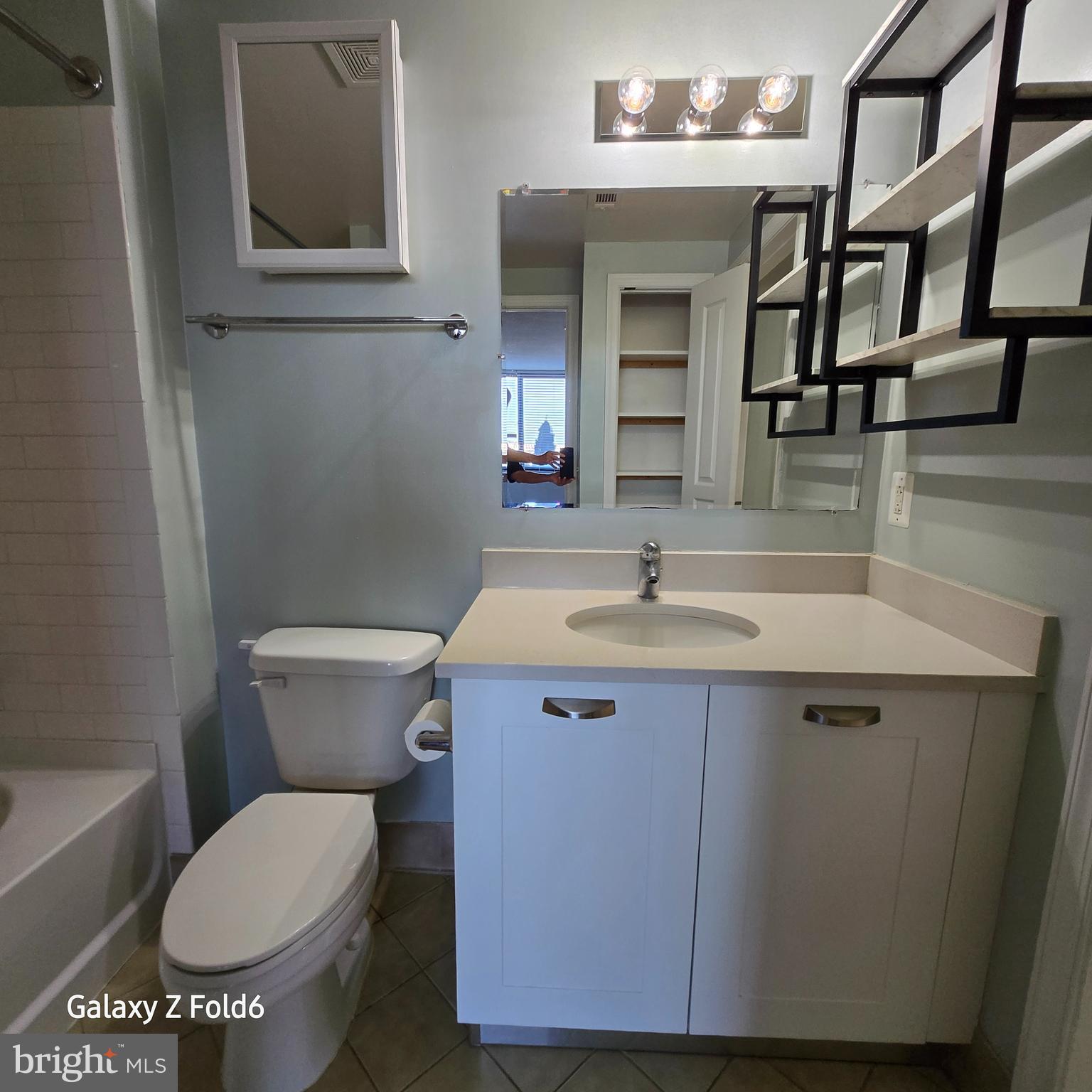 MIDTOWN ALEXANDRIA STATION CONDOMINIUM - Residential Lease