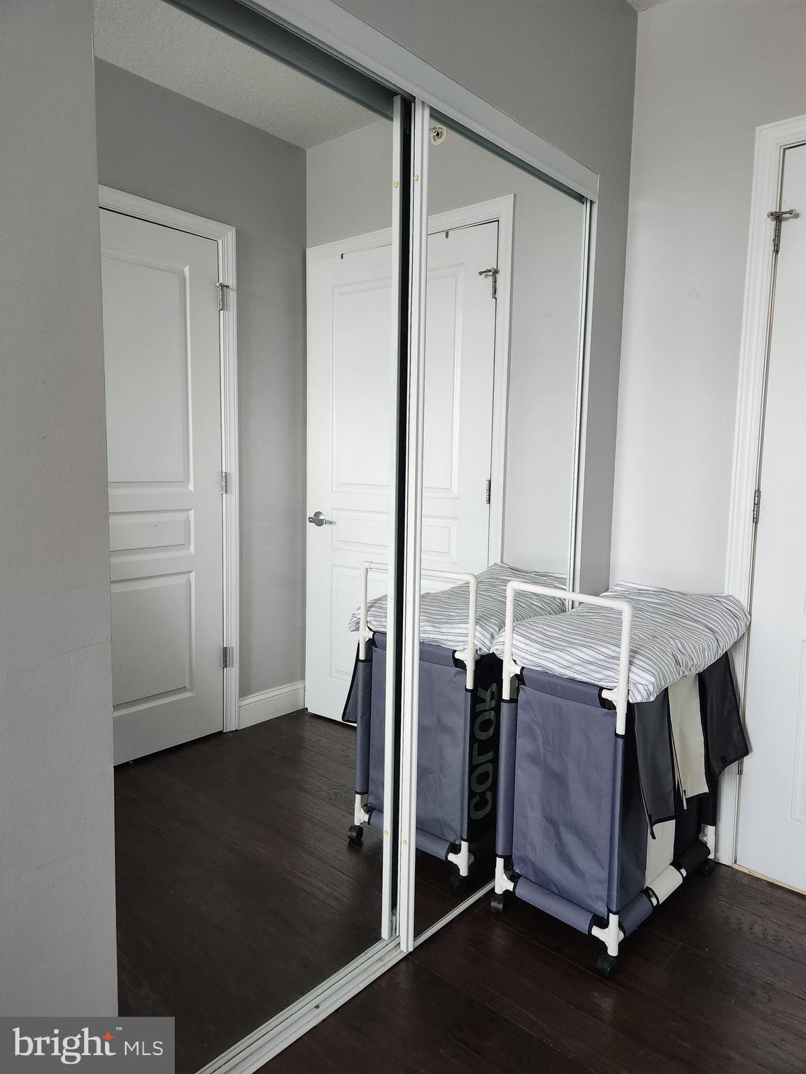 MIDTOWN ALEXANDRIA STATION CONDOMINIUM - Residential Lease