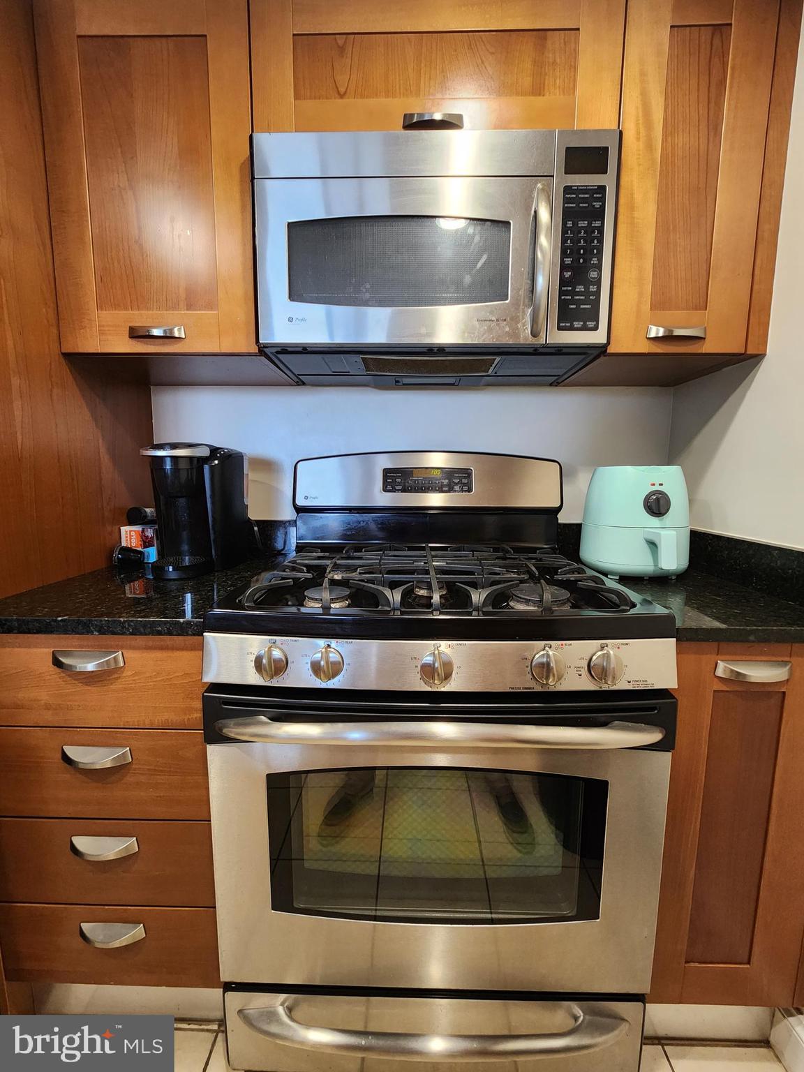 MIDTOWN ALEXANDRIA STATION CONDOMINIUM - Residential Lease