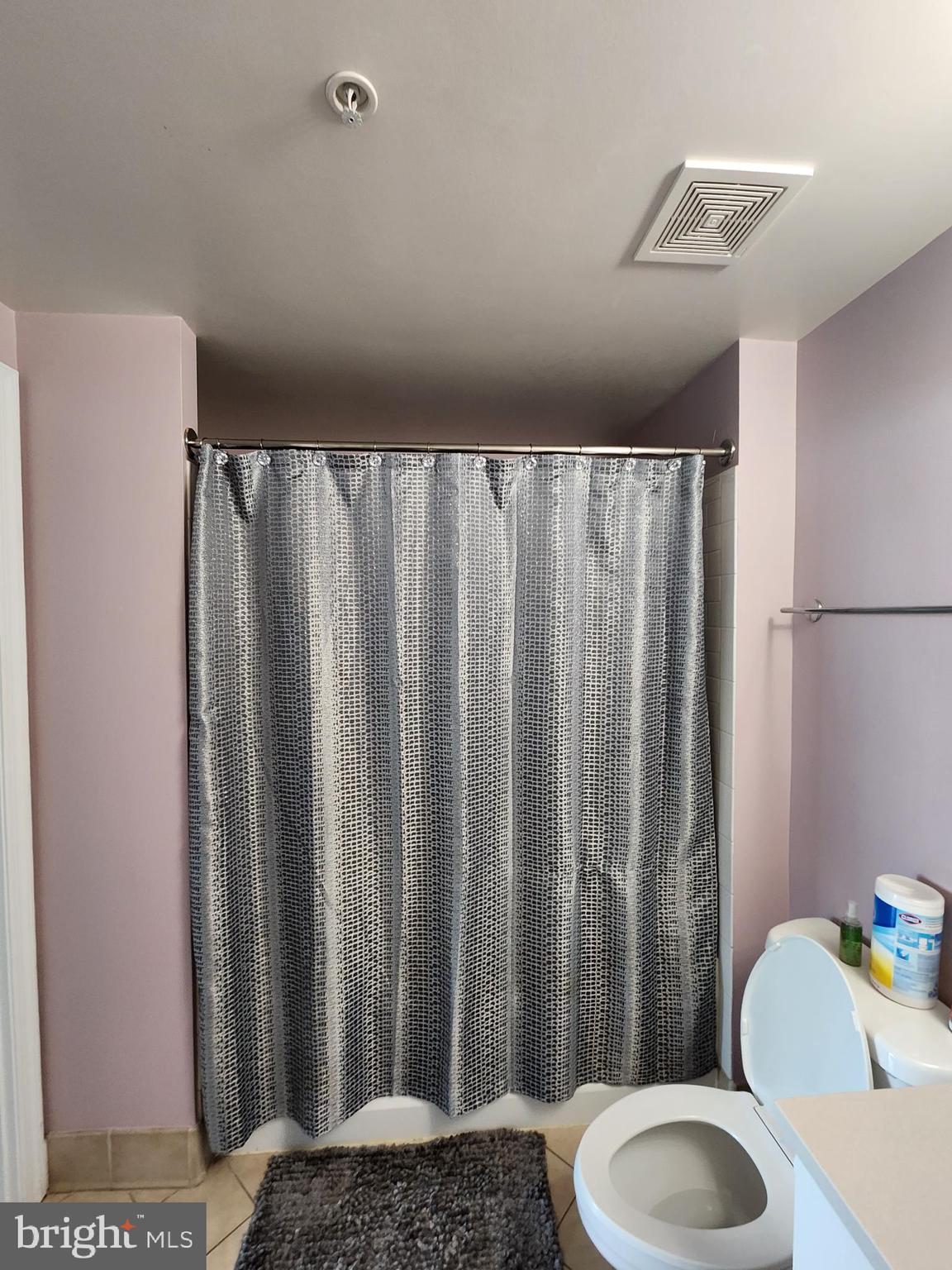 MIDTOWN ALEXANDRIA STATION CONDOMINIUM - Residential Lease