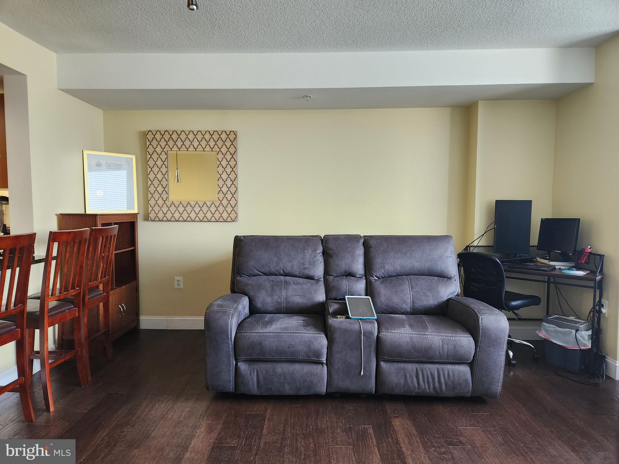 MIDTOWN ALEXANDRIA STATION CONDOMINIUM - Residential Lease