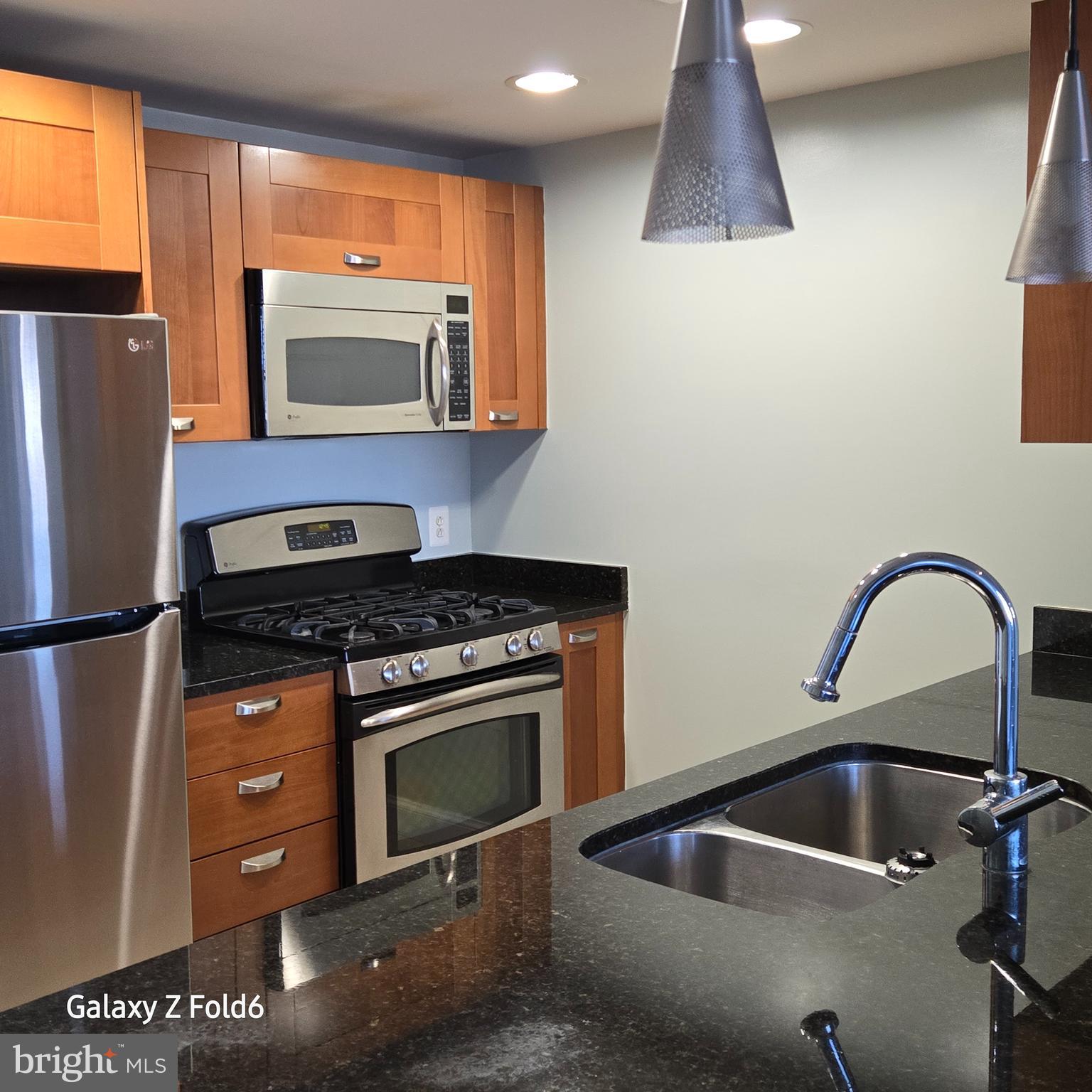 MIDTOWN ALEXANDRIA STATION CONDOMINIUM - Residential Lease