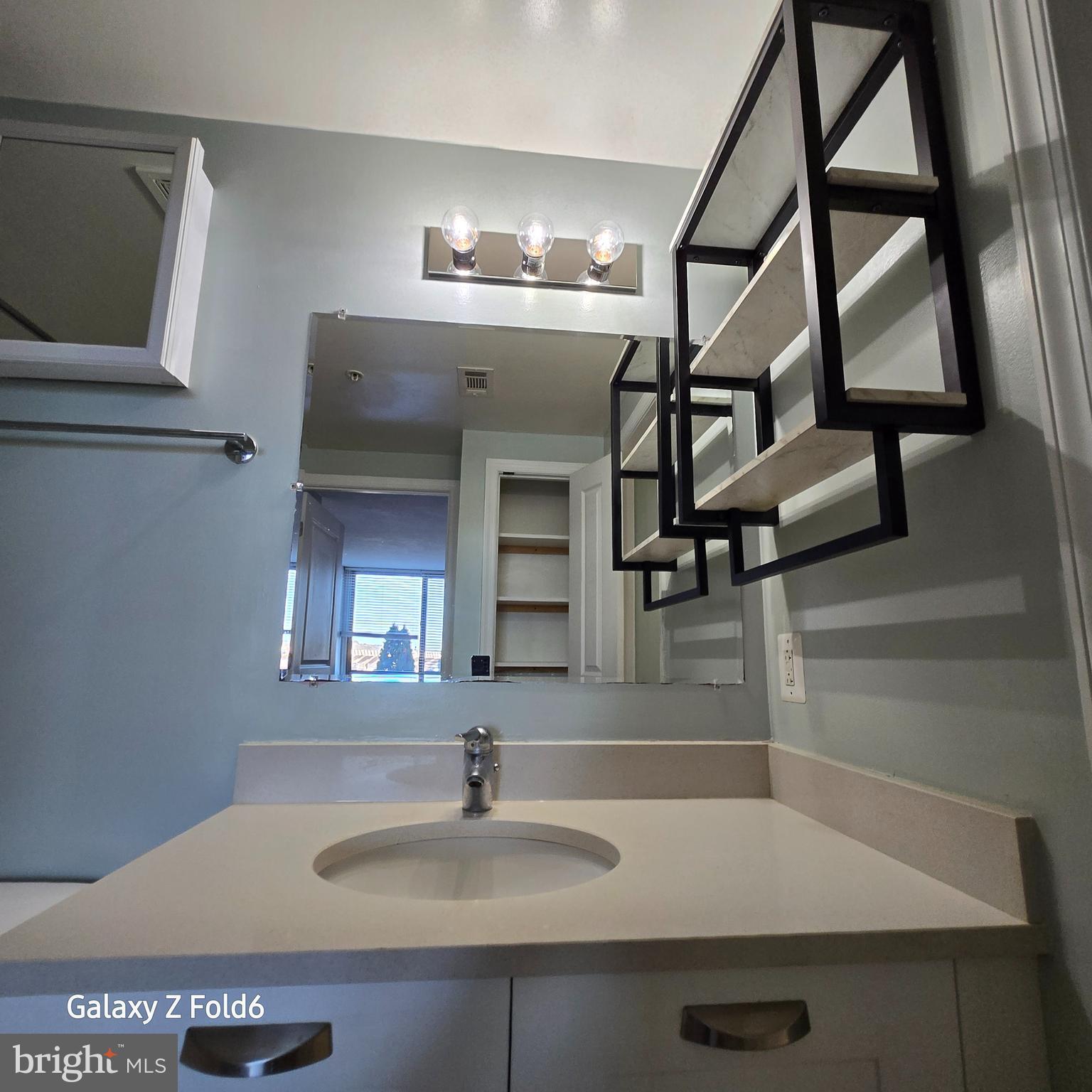 MIDTOWN ALEXANDRIA STATION CONDOMINIUM - Residential Lease