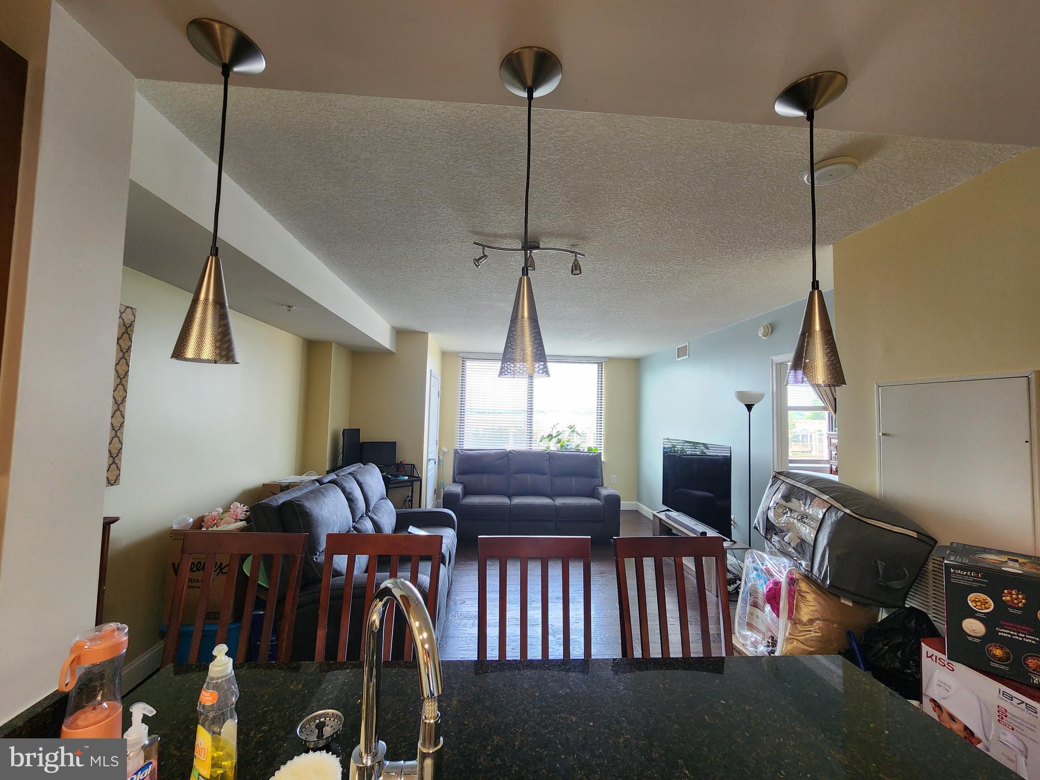 MIDTOWN ALEXANDRIA STATION CONDOMINIUM - Residential Lease