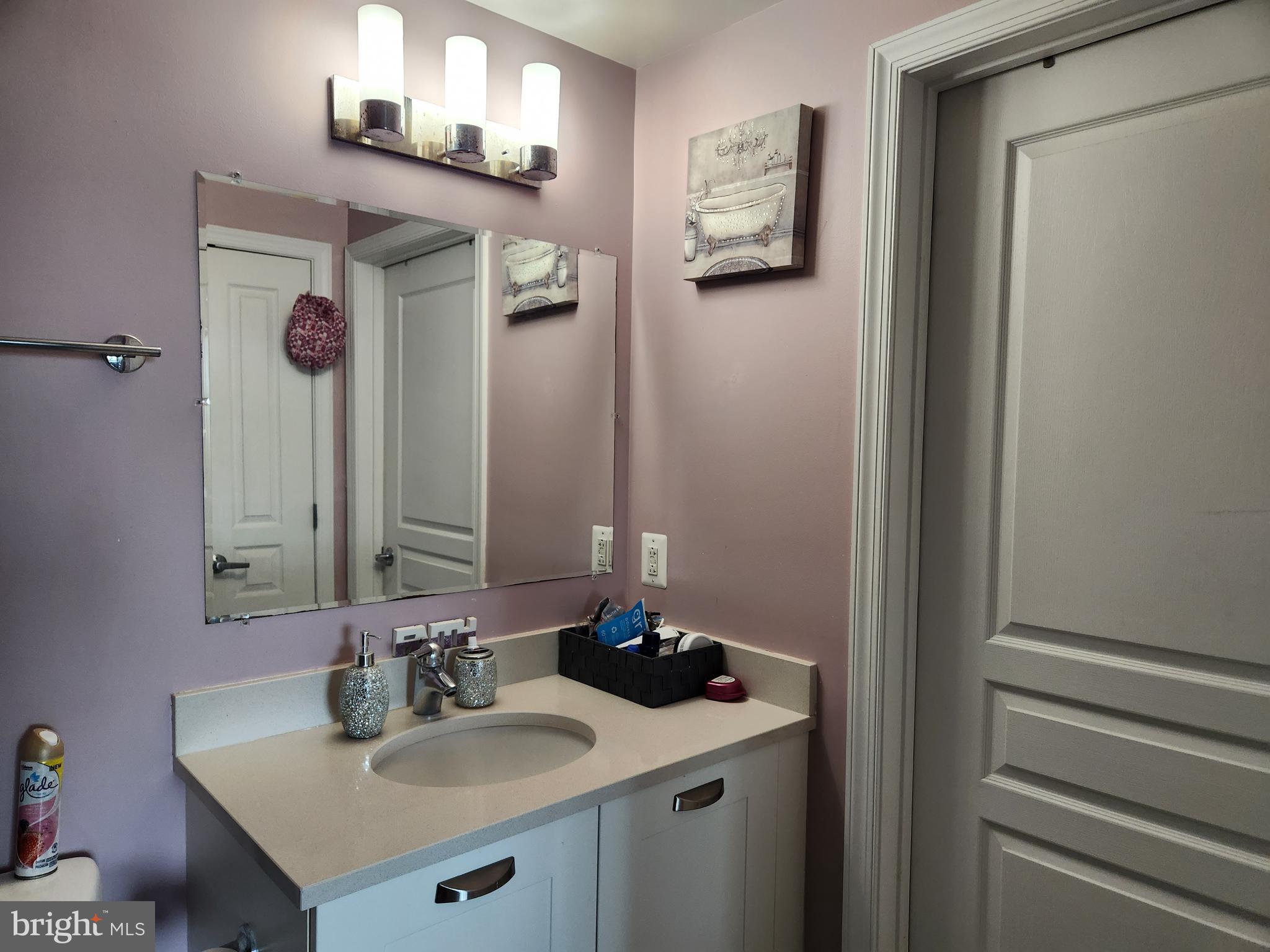 MIDTOWN ALEXANDRIA STATION CONDOMINIUM - Residential Lease