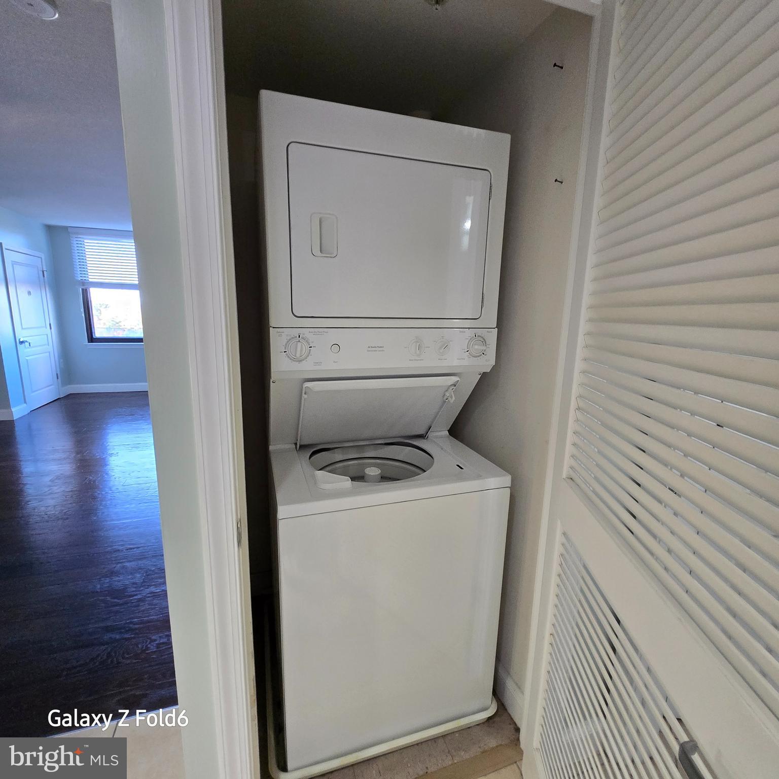 MIDTOWN ALEXANDRIA STATION CONDOMINIUM - Residential Lease