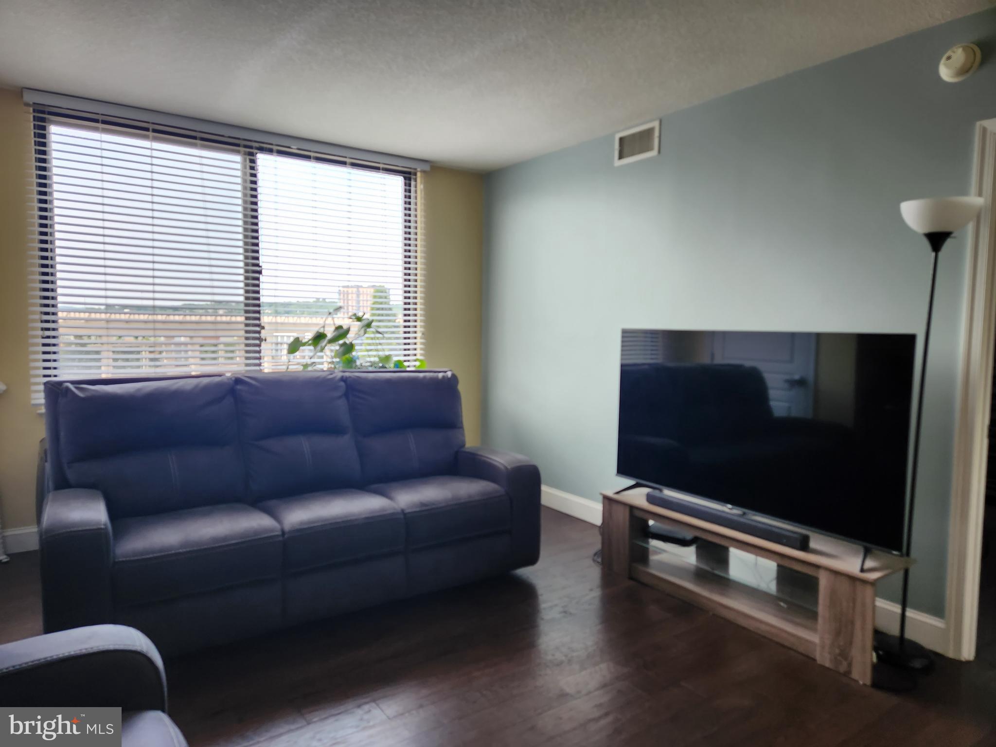 MIDTOWN ALEXANDRIA STATION CONDOMINIUM - Residential Lease