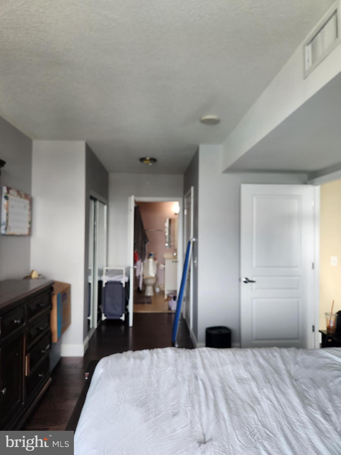 MIDTOWN ALEXANDRIA STATION CONDOMINIUM - Residential Lease