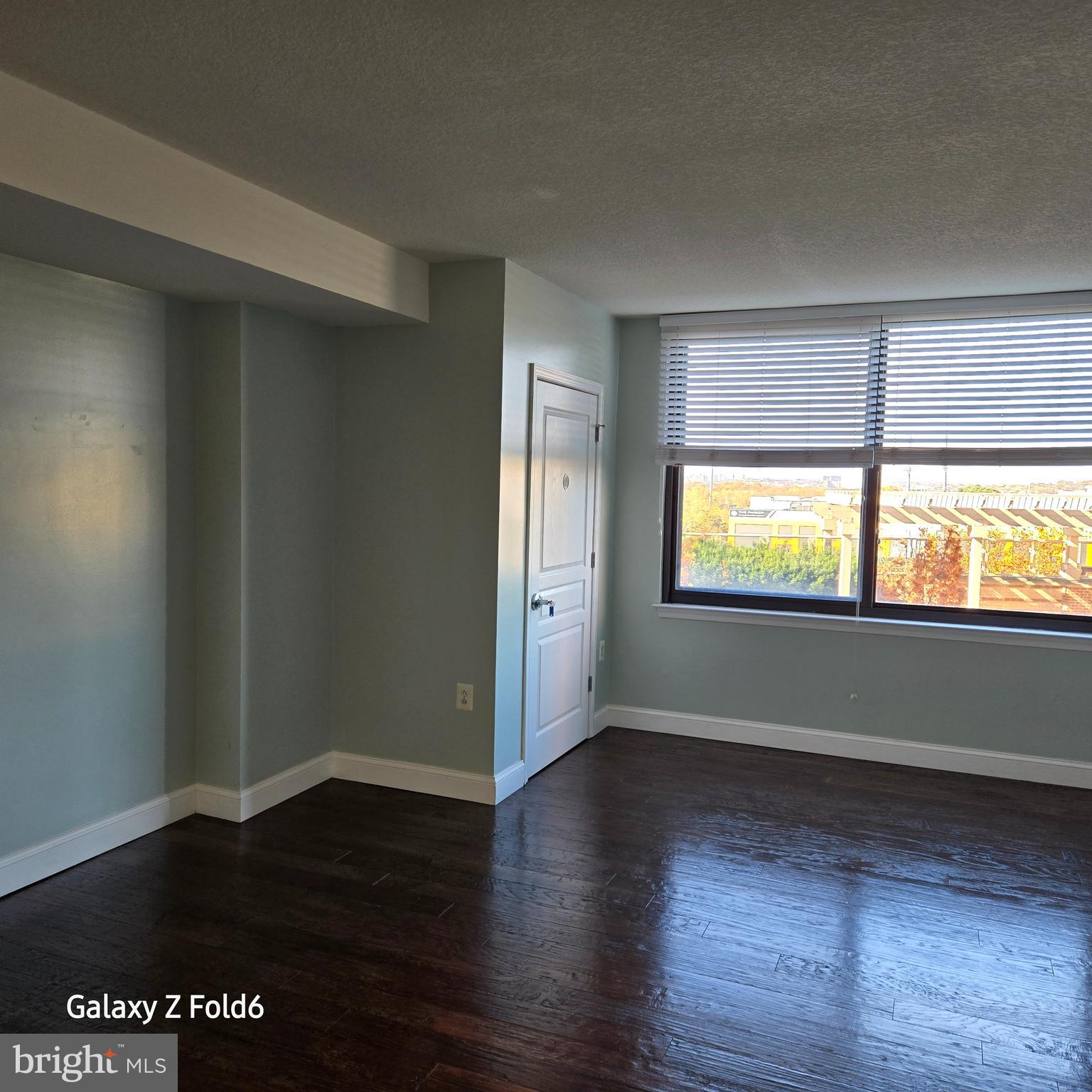 MIDTOWN ALEXANDRIA STATION CONDOMINIUM - Residential Lease