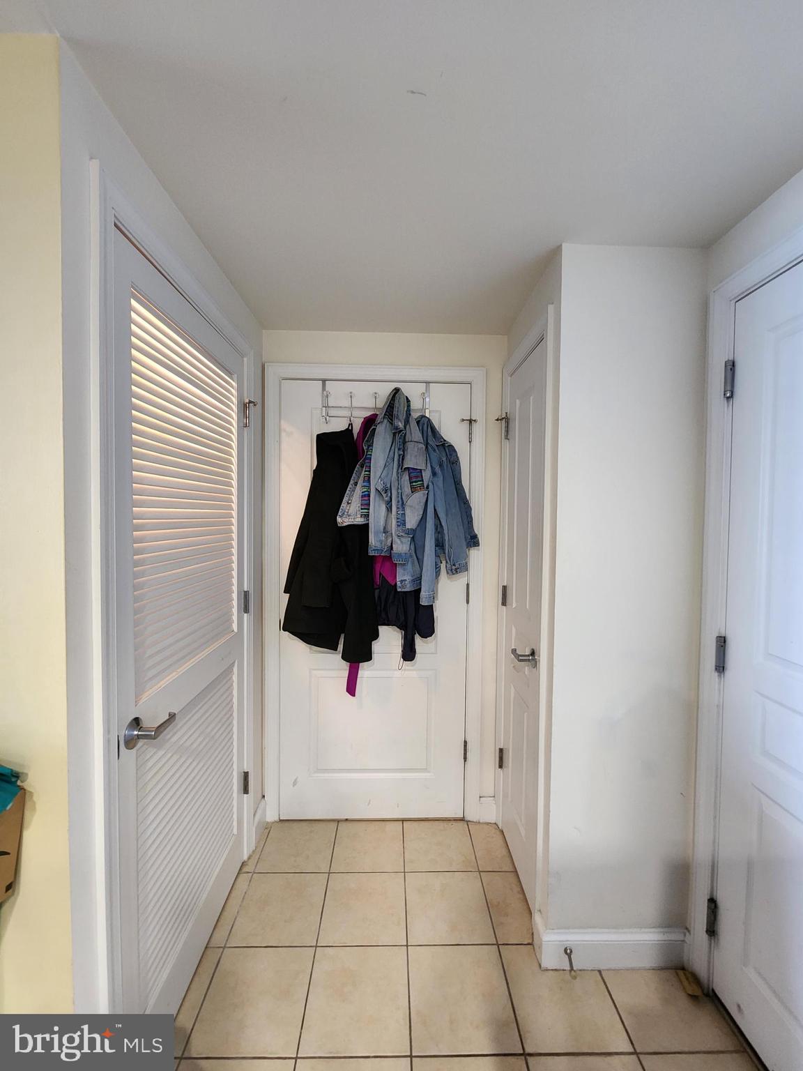 MIDTOWN ALEXANDRIA STATION CONDOMINIUM - Residential Lease