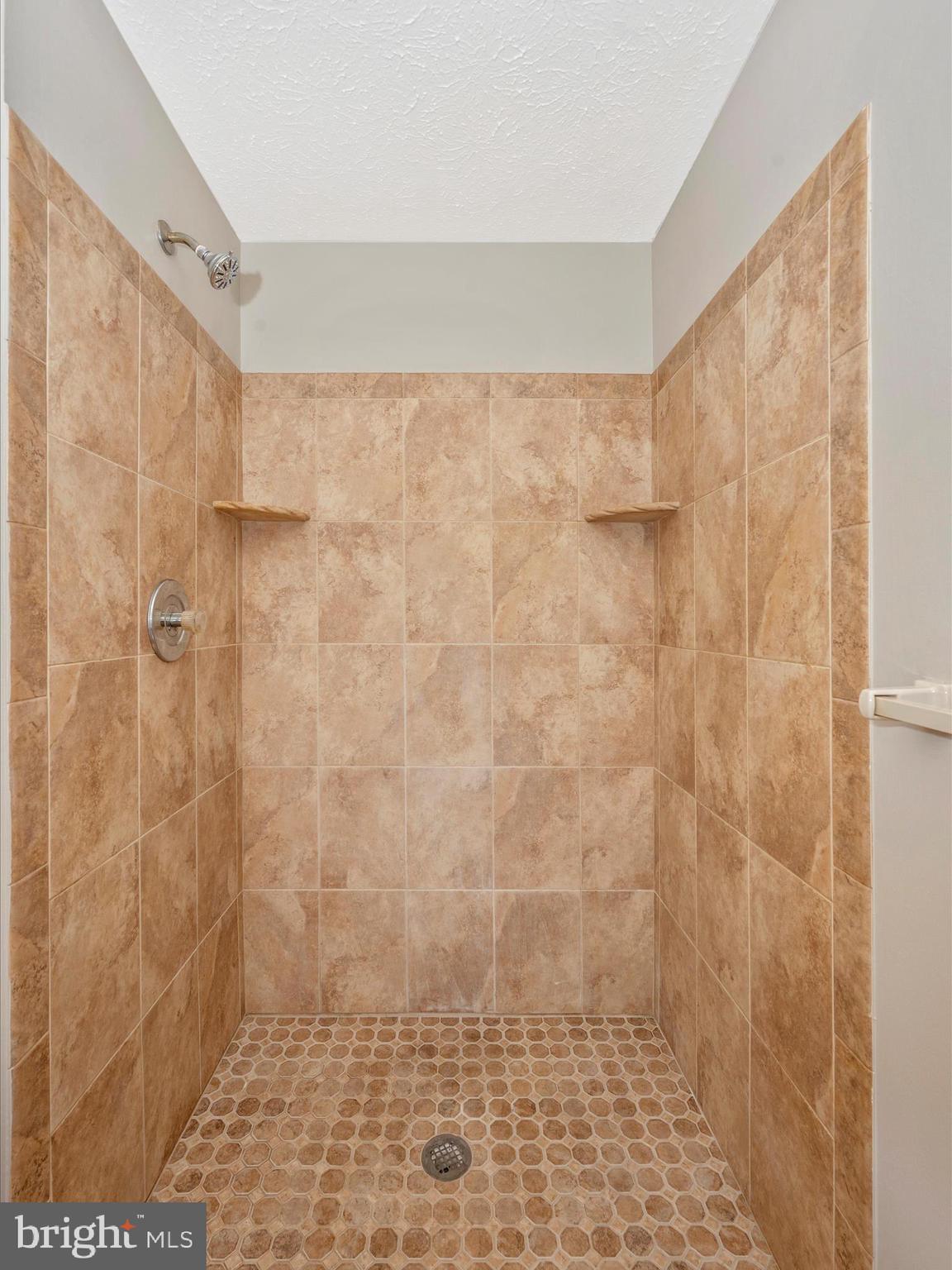 HILLCREST ORCHARDS - Residential