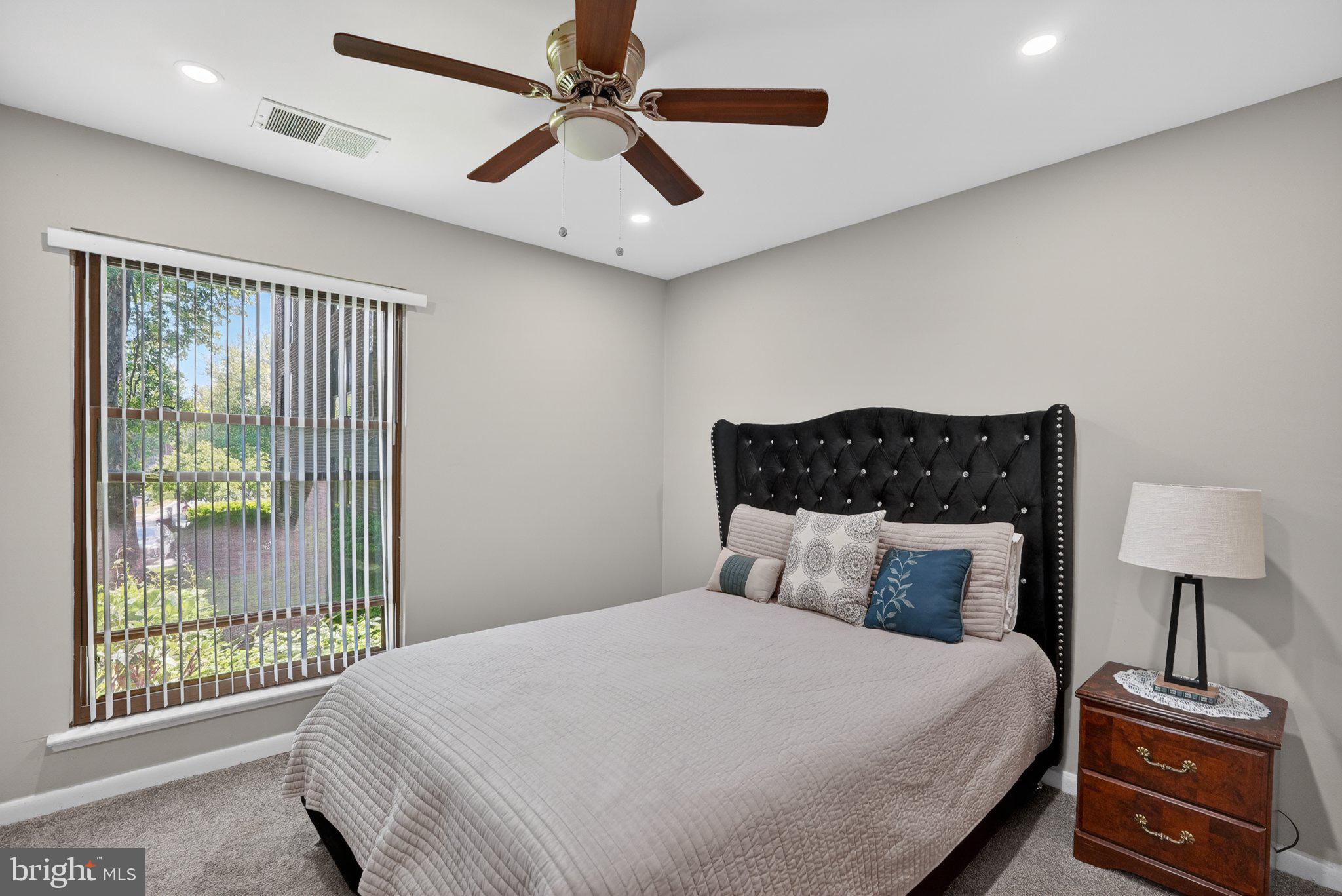 CAMELBACK VILLAGE - Residential
