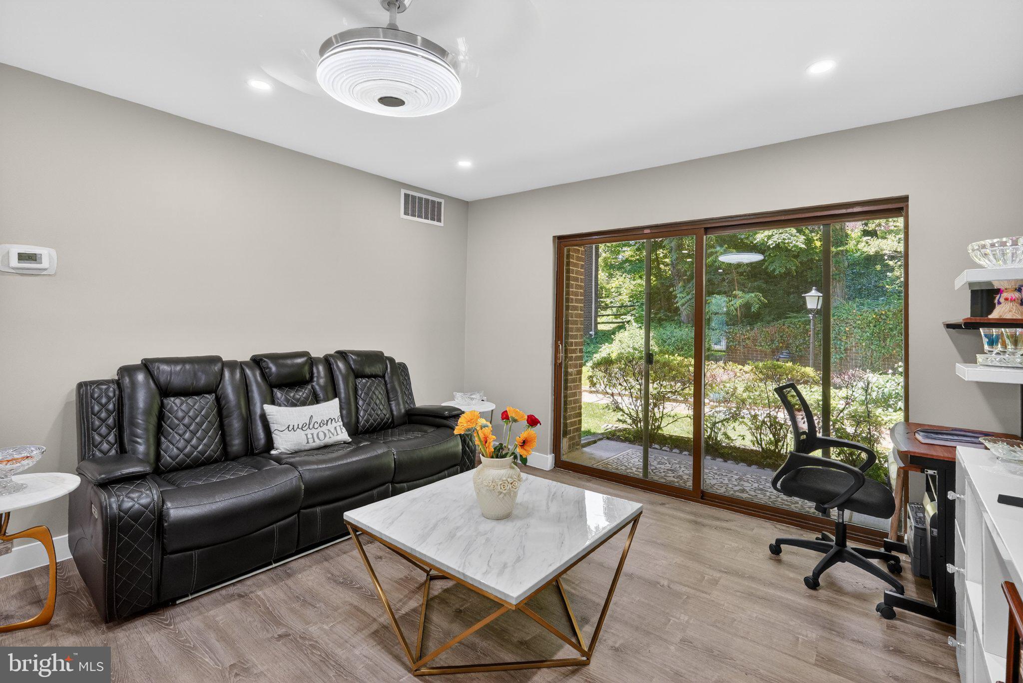 CAMELBACK VILLAGE - Residential