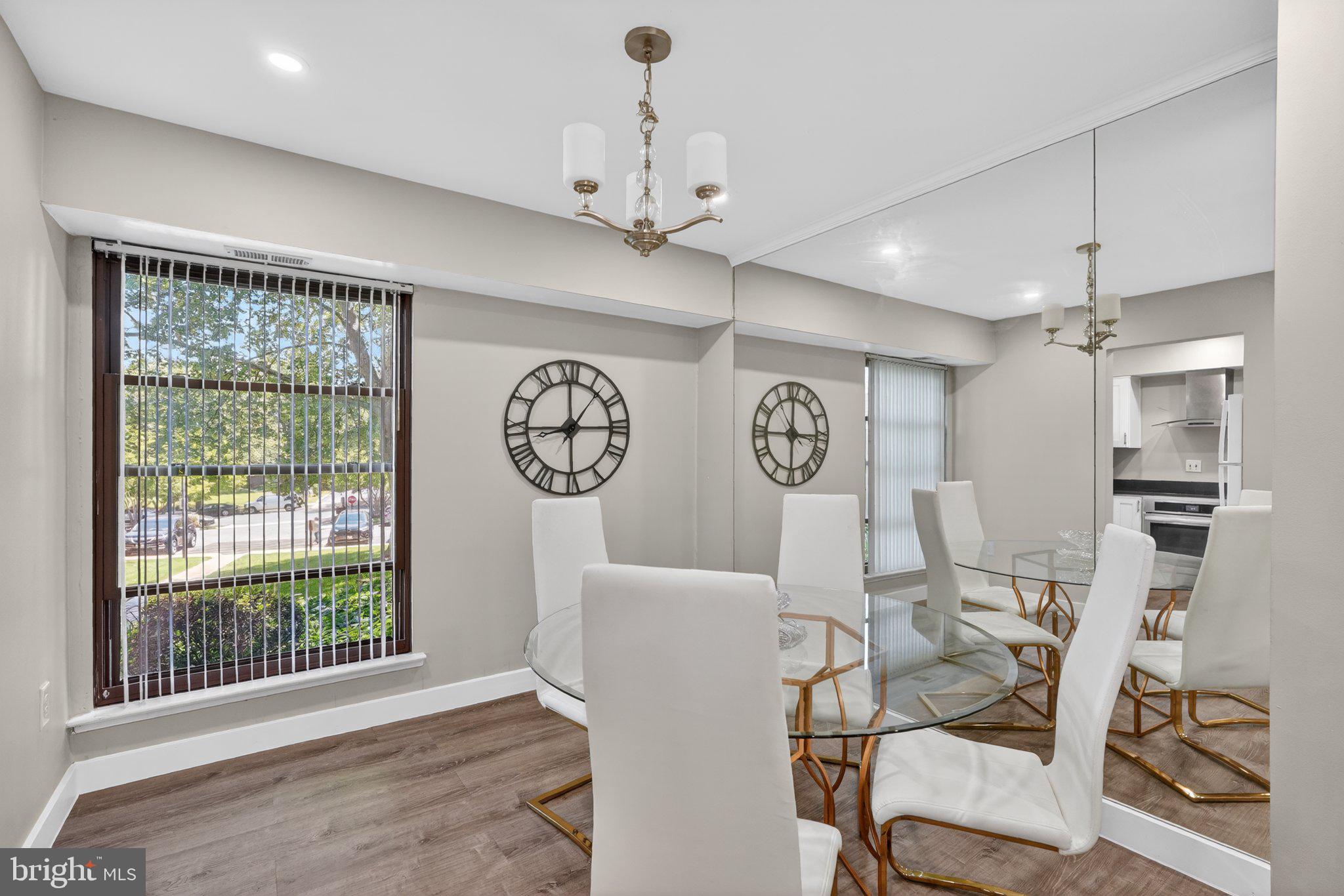 CAMELBACK VILLAGE - Residential