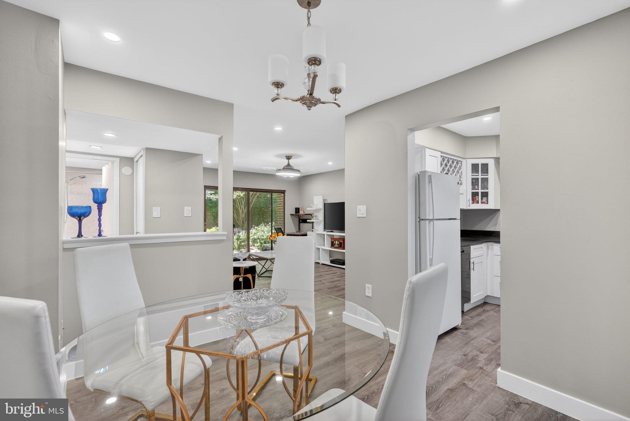 CAMELBACK VILLAGE - Residential