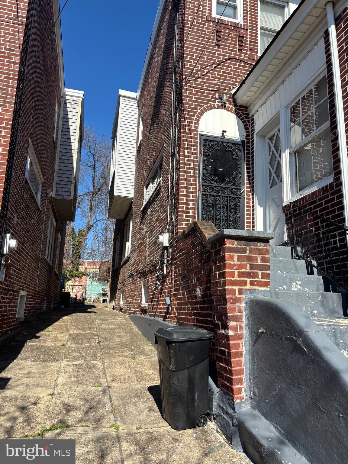 1266 MAGNOLIA AVENUE